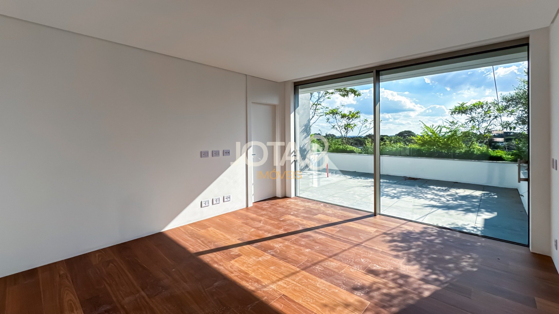 COBERTURA DUPLEX NOVA NO BATEL COM 04 SUITES - REVENDA HANAMI