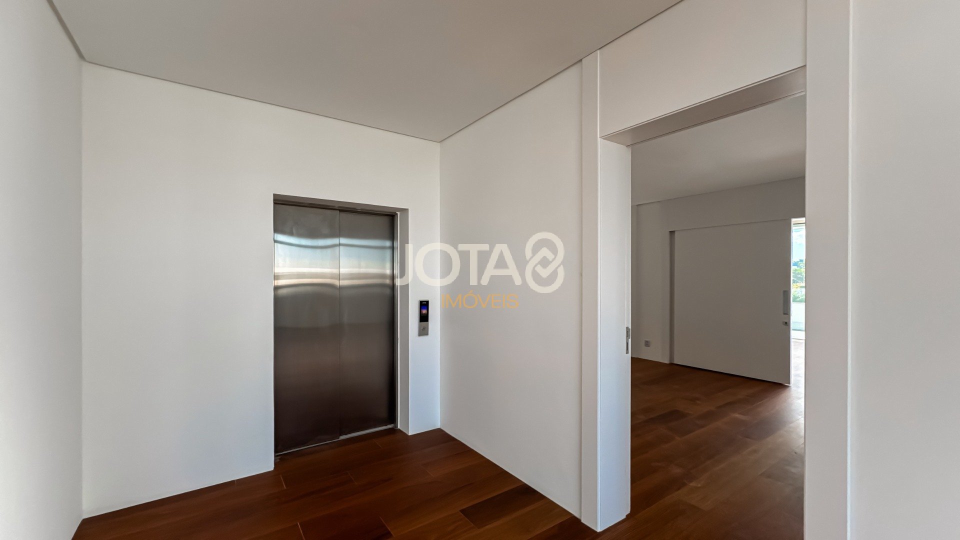 COBERTURA DUPLEX NOVA NO BATEL COM 04 SUITES - REVENDA HANAMI