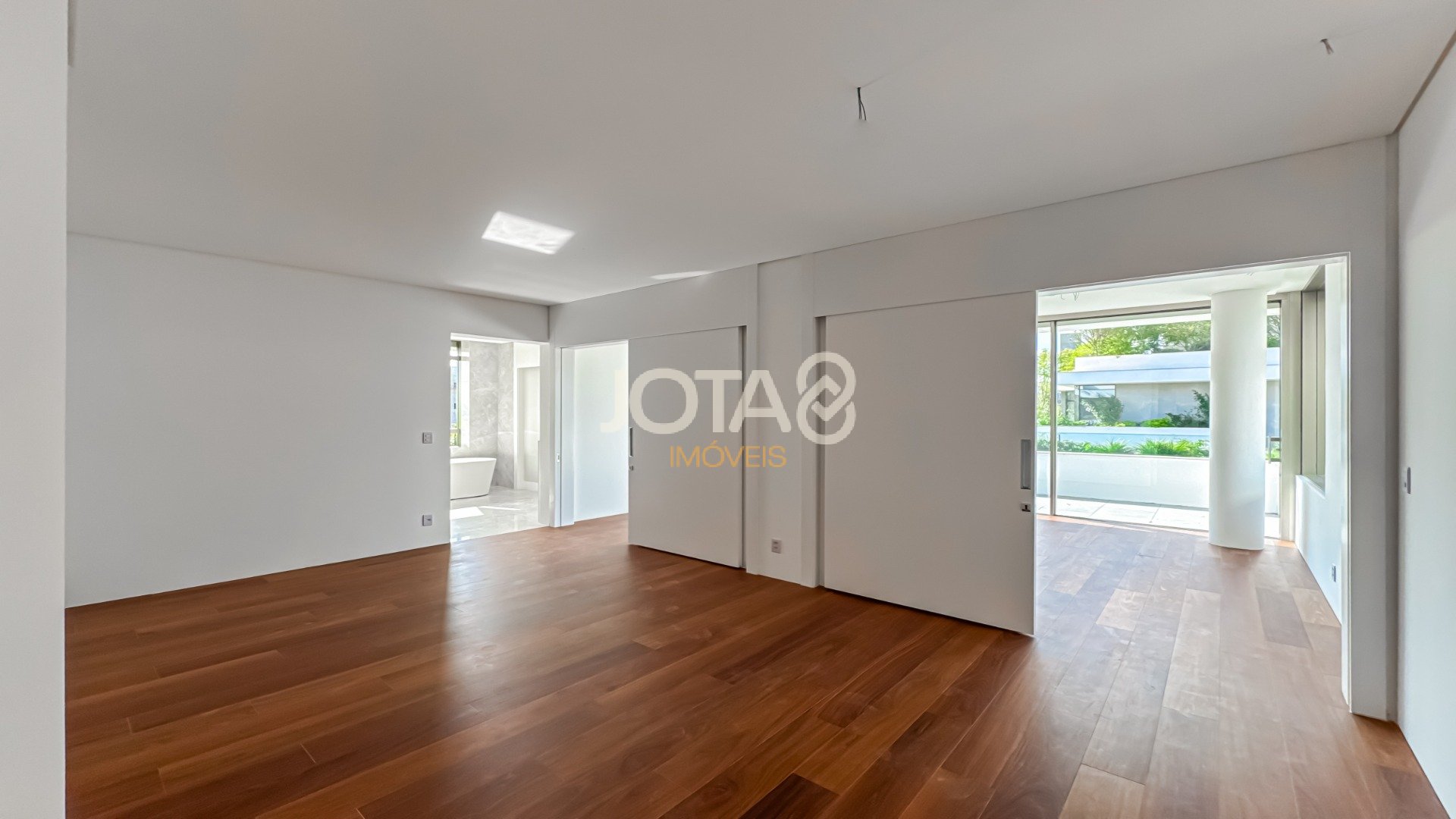 COBERTURA DUPLEX NOVA NO BATEL COM 04 SUITES - REVENDA HANAMI