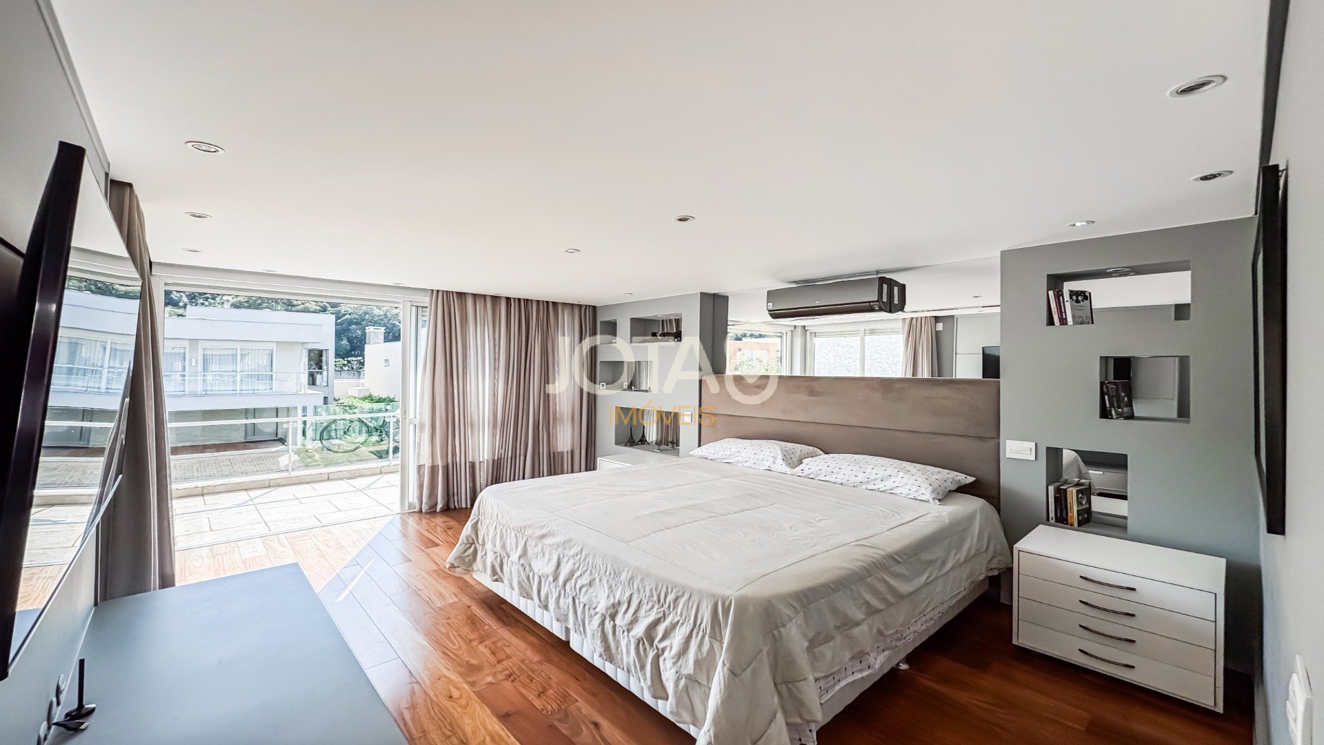 CASA NO GRAND GARDEN COM 3 SUITES E PISCINA