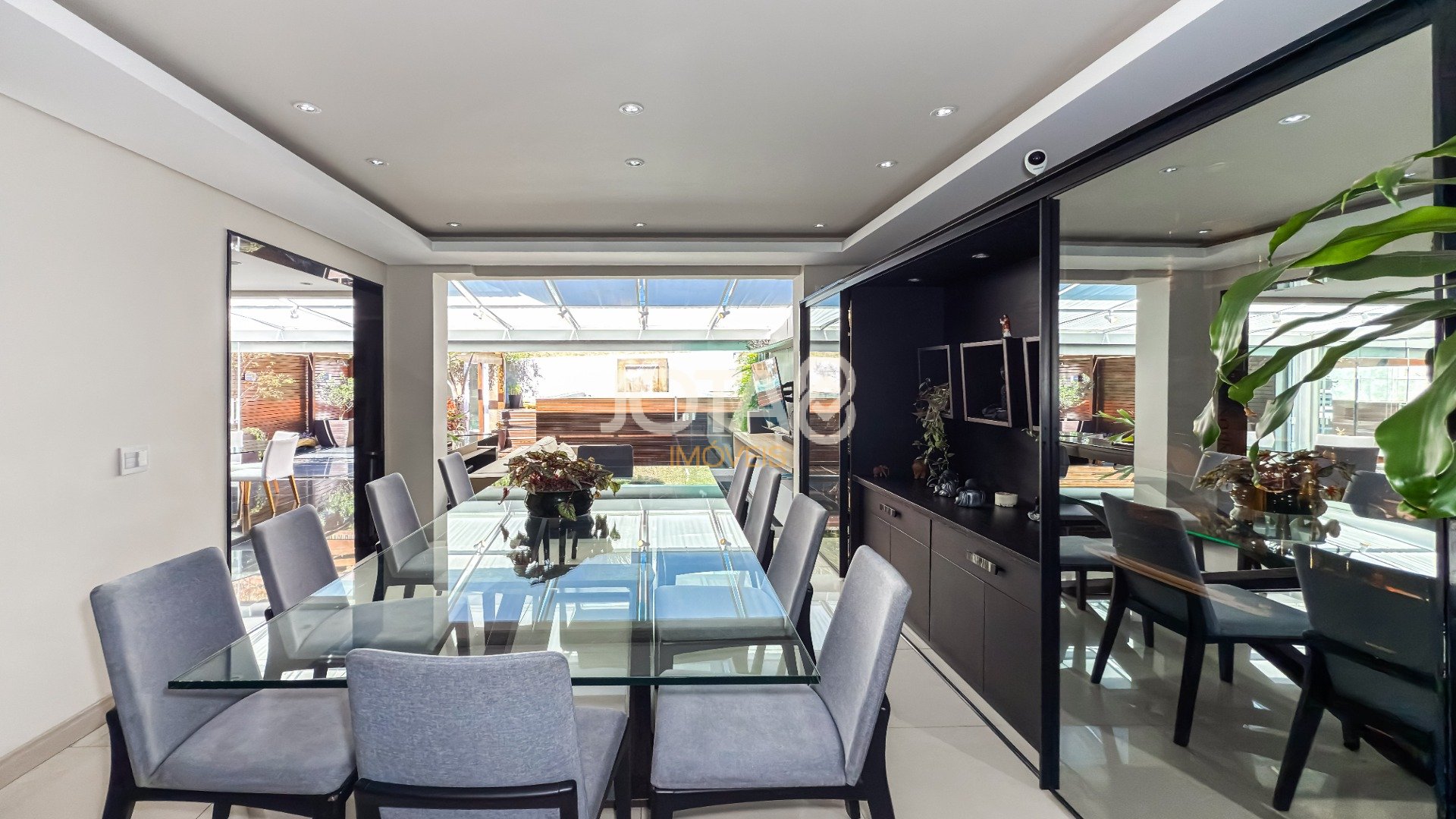 CASA NO GRAND GARDEN COM 3 SUITES E PISCINA