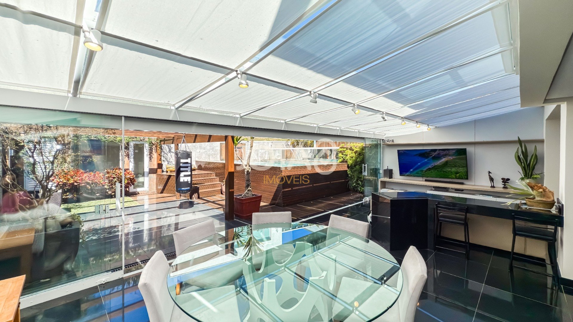 CASA NO GRAND GARDEN COM 3 SUITES E PISCINA