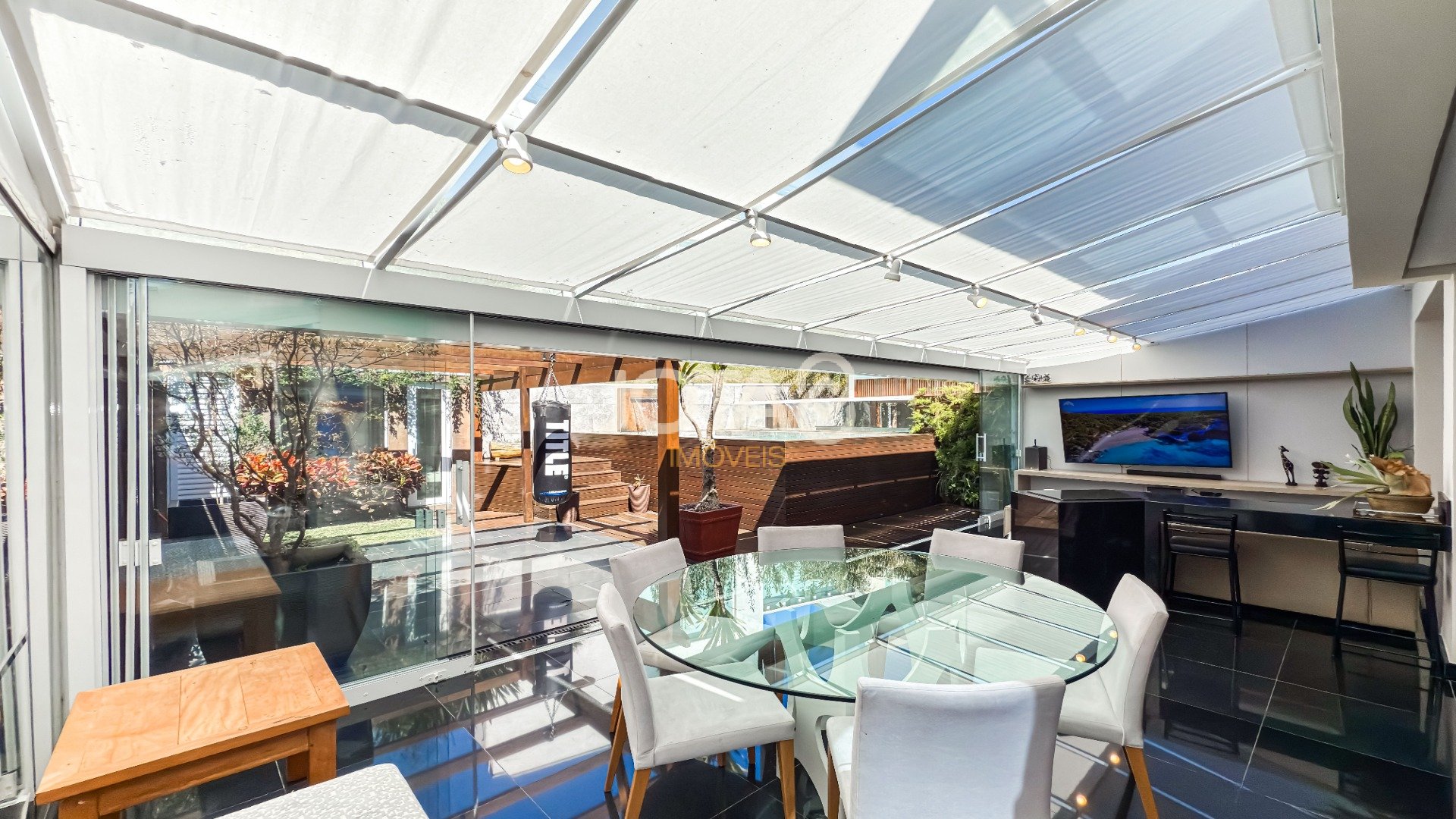CASA NO GRAND GARDEN COM 3 SUITES E PISCINA