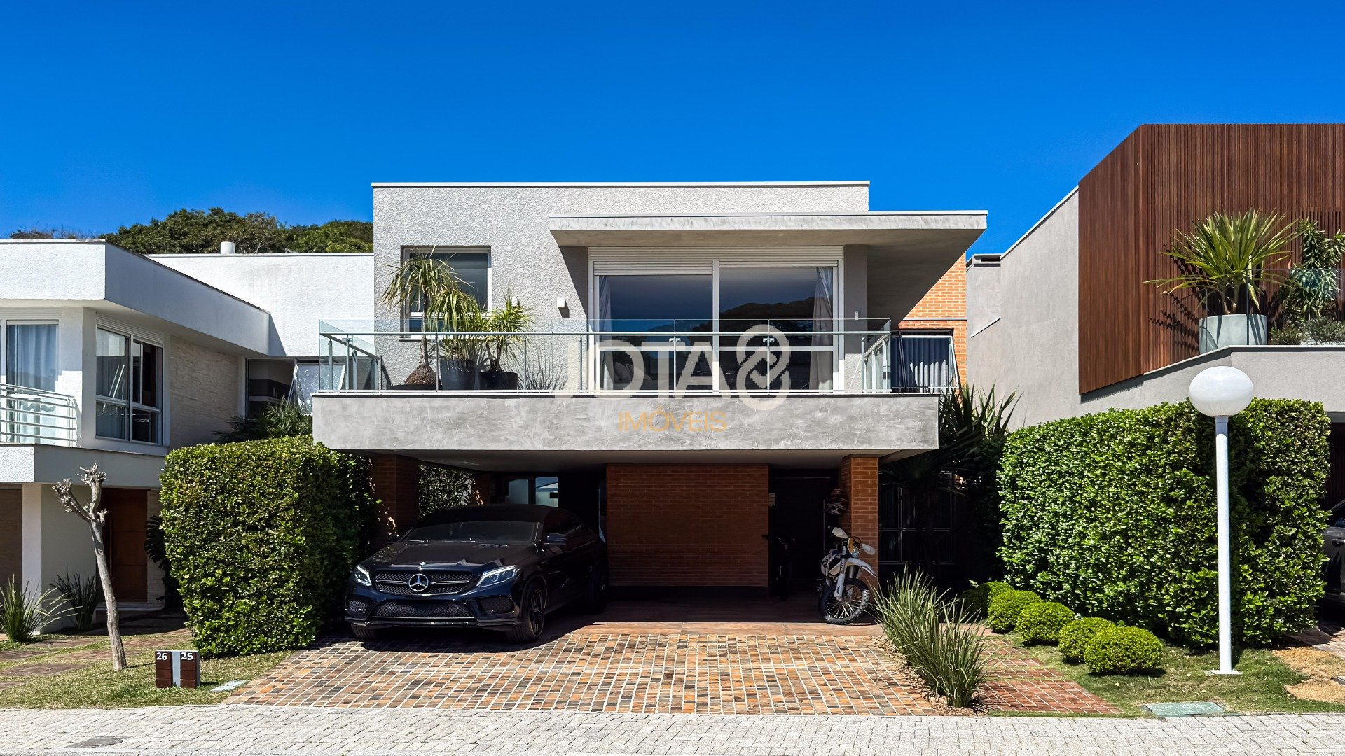 CASA NO GRAND GARDEN COM 3 SUITES E PISCINA