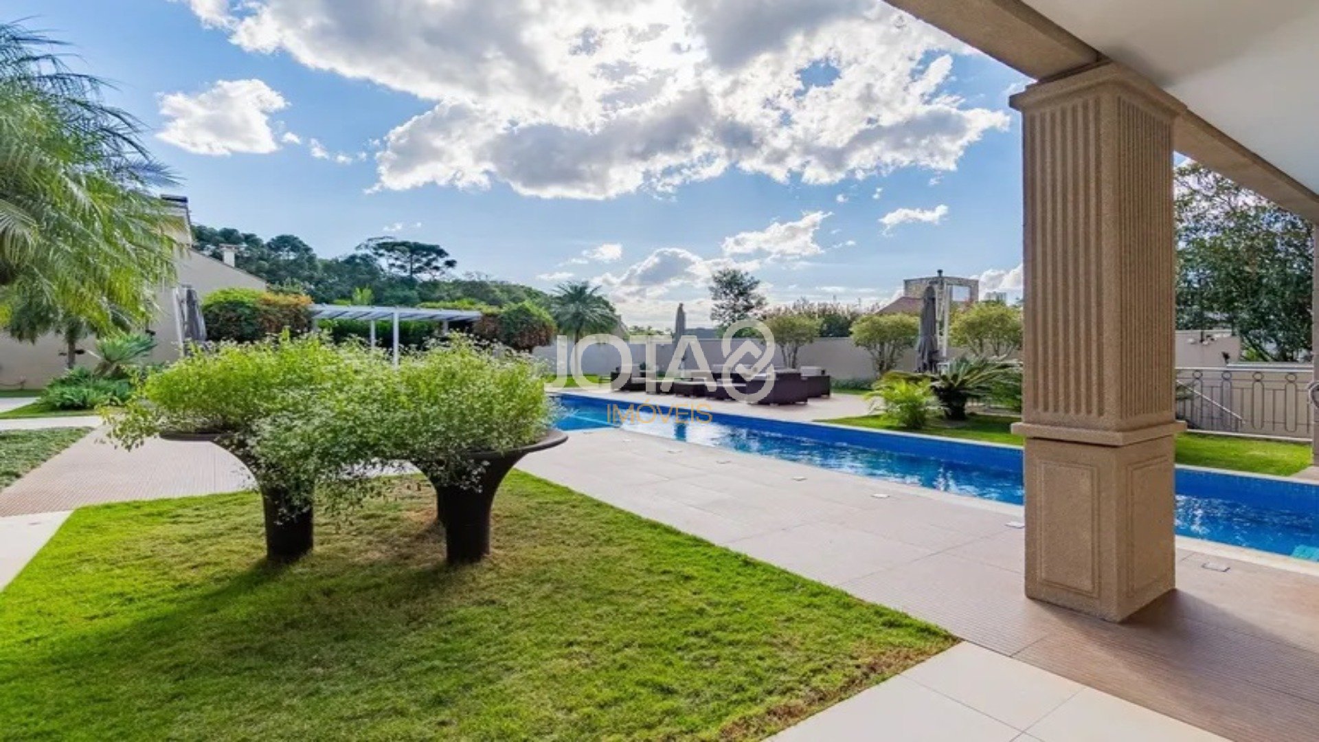 BELÍSSIMA CASA 4 SUÍTES NO CAMPO COMPRIDO