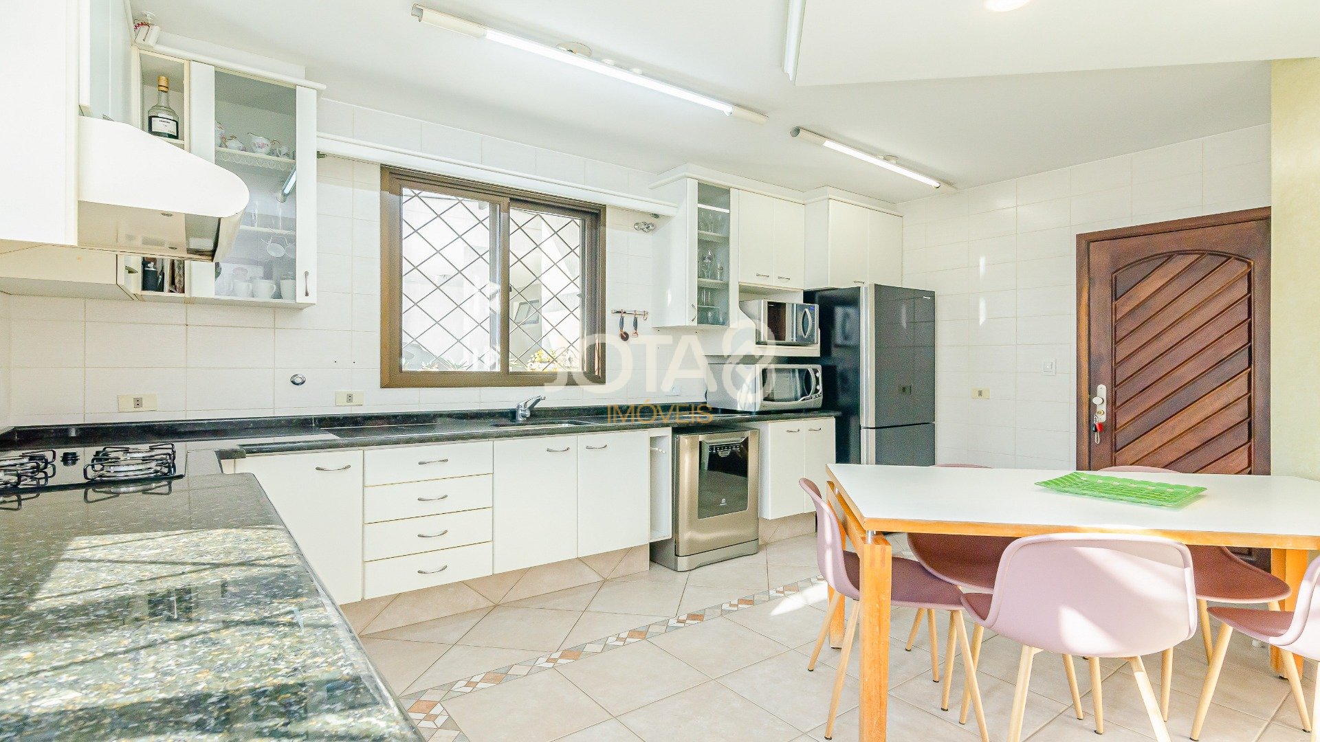 CASA RESIDENCIAL COMERCIAL NO JARDIM DAS AMÉRICAS
