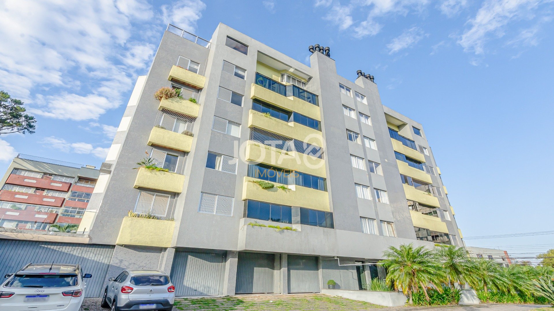 APARTAMENTO COM 3 QUARTOS E 2 VAGAS NO BATEL