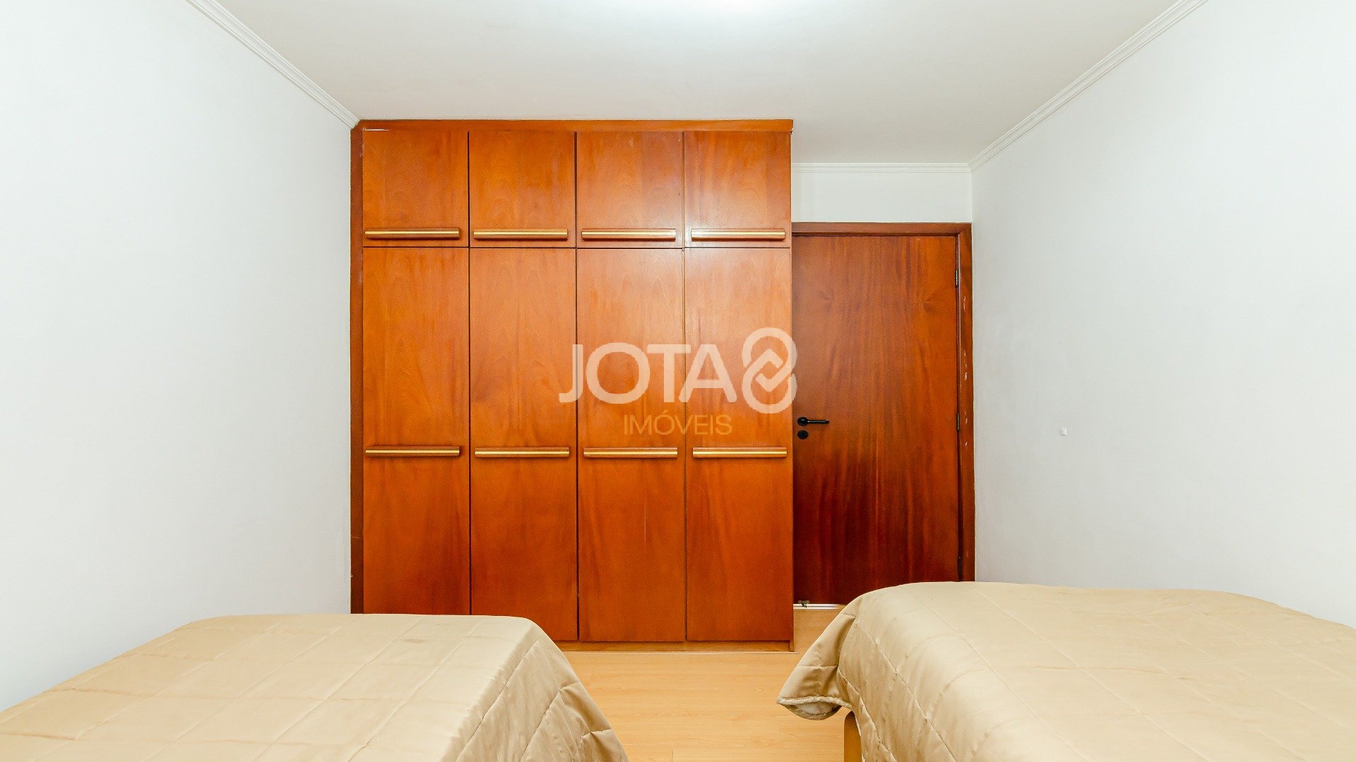 APARTAMENTO COM 3 QUARTOS E 2 VAGAS NO BATEL