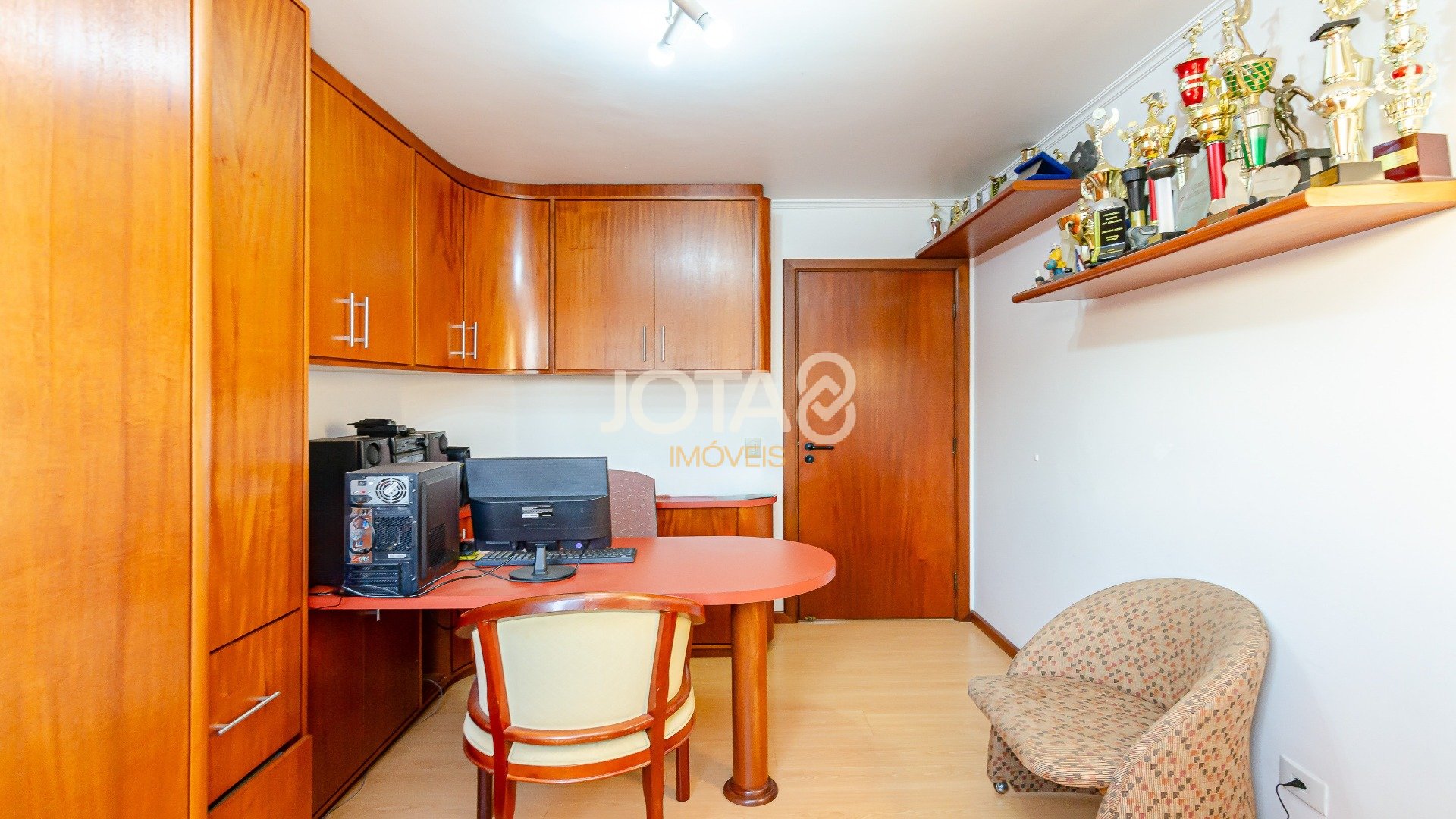 APARTAMENTO COM 3 QUARTOS E 2 VAGAS NO BATEL