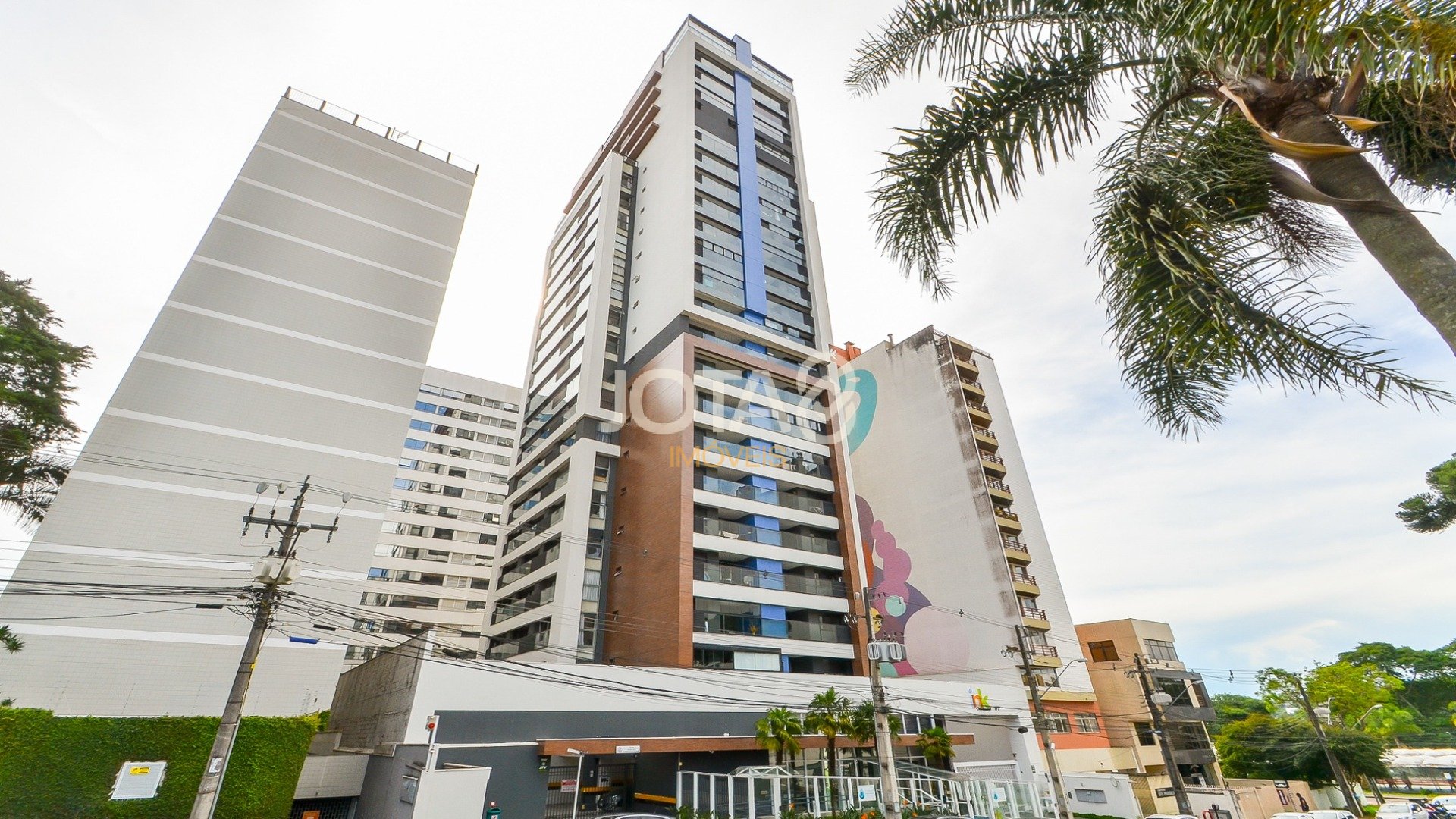 COBERTURA 01 SUITE MOBILIADA PRÓXIMA AO PARQUE BARIGUI