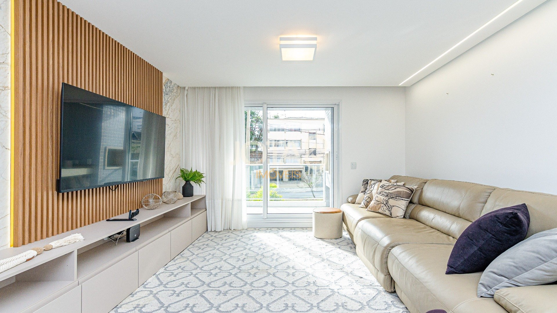 APARTAMENTO  3 QUARTOS, NO BATEL,  SEMI MOBILIADO