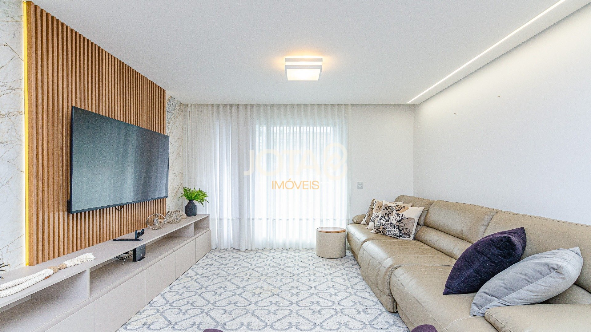 APARTAMENTO  3 QUARTOS, NO BATEL,  SEMI MOBILIADO