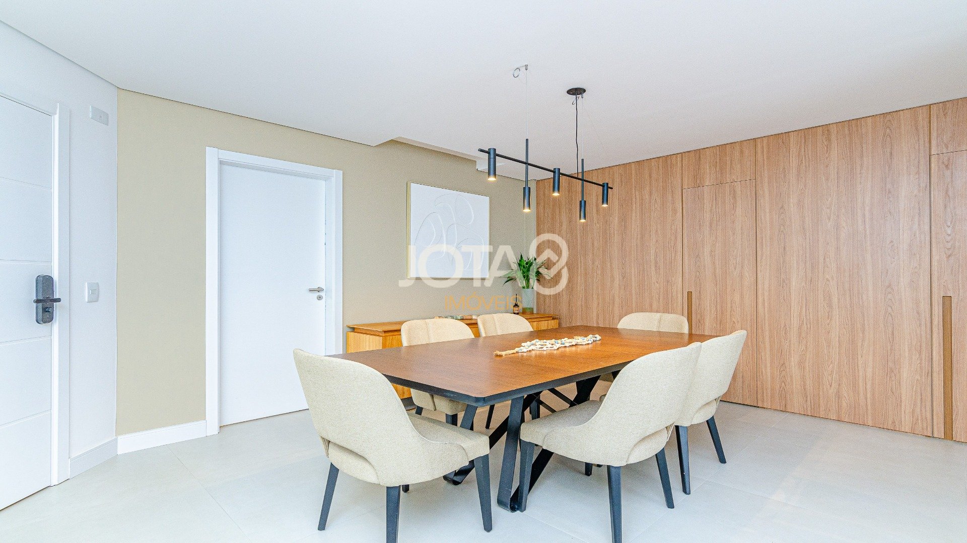 APARTAMENTO  3 QUARTOS, NO BATEL,  SEMI MOBILIADO