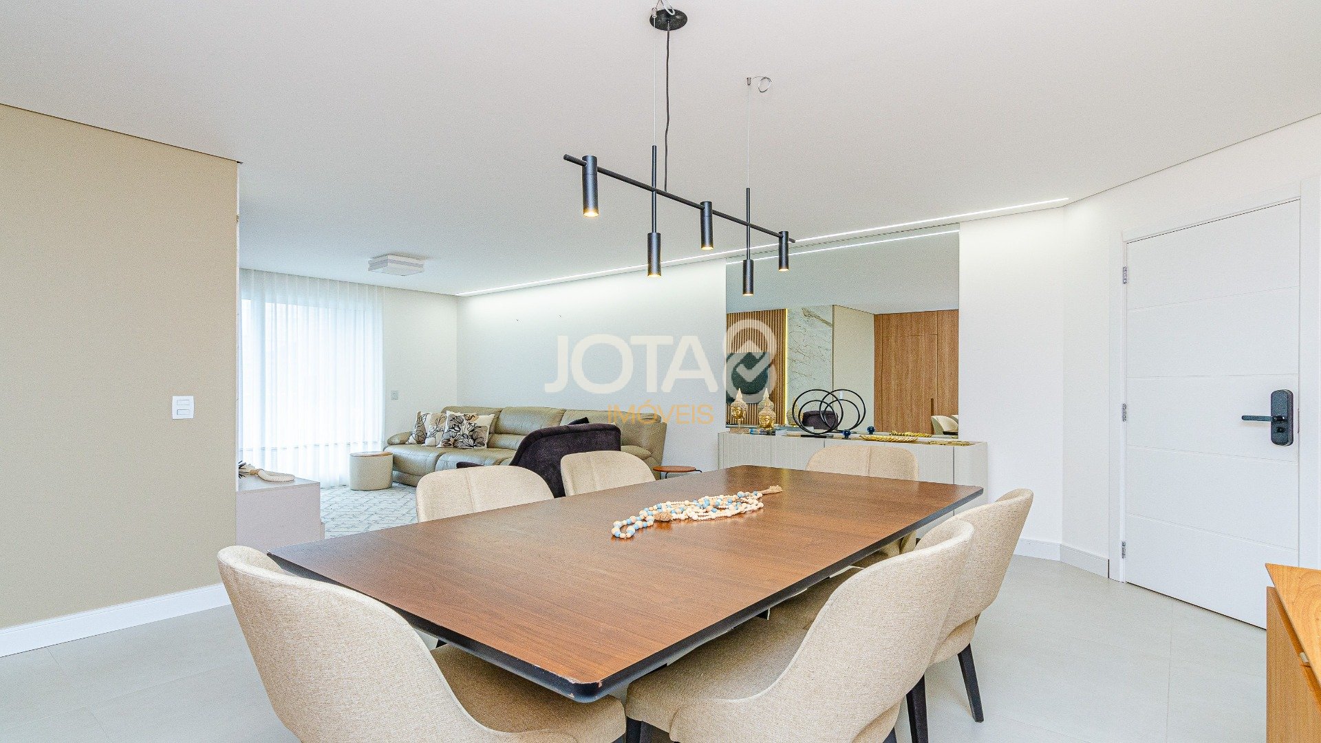 APARTAMENTO  3 QUARTOS, NO BATEL,  SEMI MOBILIADO