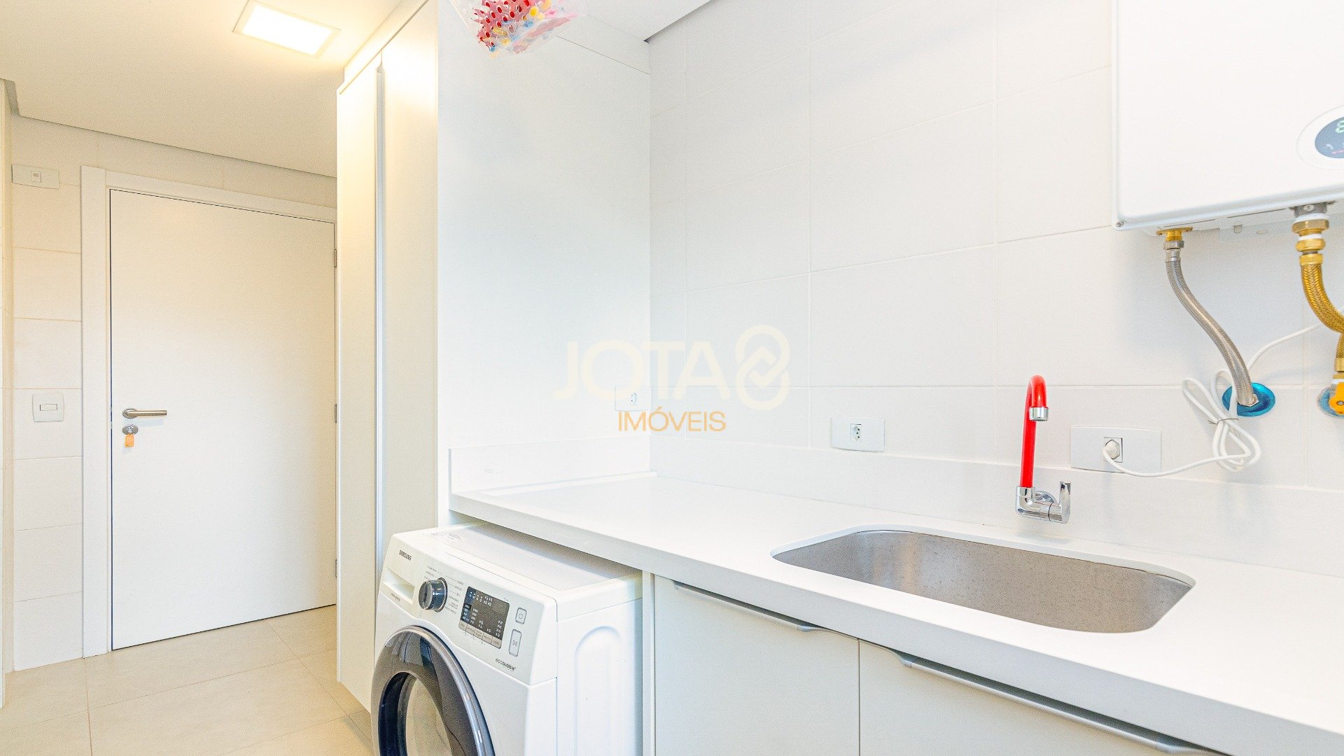 APARTAMENTO  3 QUARTOS, NO BATEL,  SEMI MOBILIADO