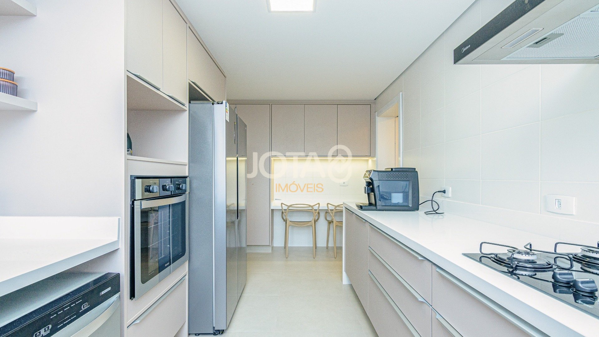 APARTAMENTO  3 QUARTOS, NO BATEL,  SEMI MOBILIADO