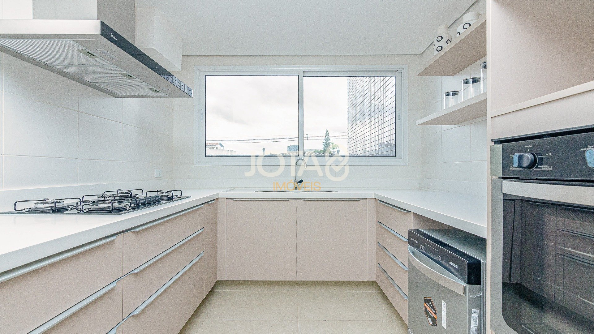 APARTAMENTO  3 QUARTOS, NO BATEL,  SEMI MOBILIADO