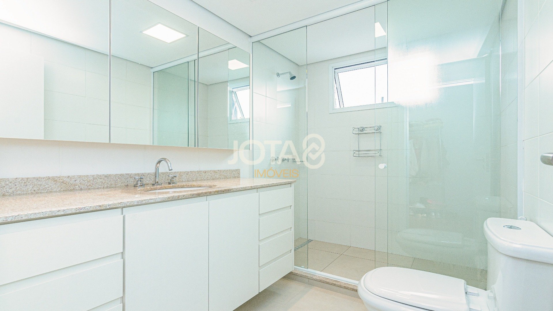 APARTAMENTO  3 QUARTOS, NO BATEL,  SEMI MOBILIADO