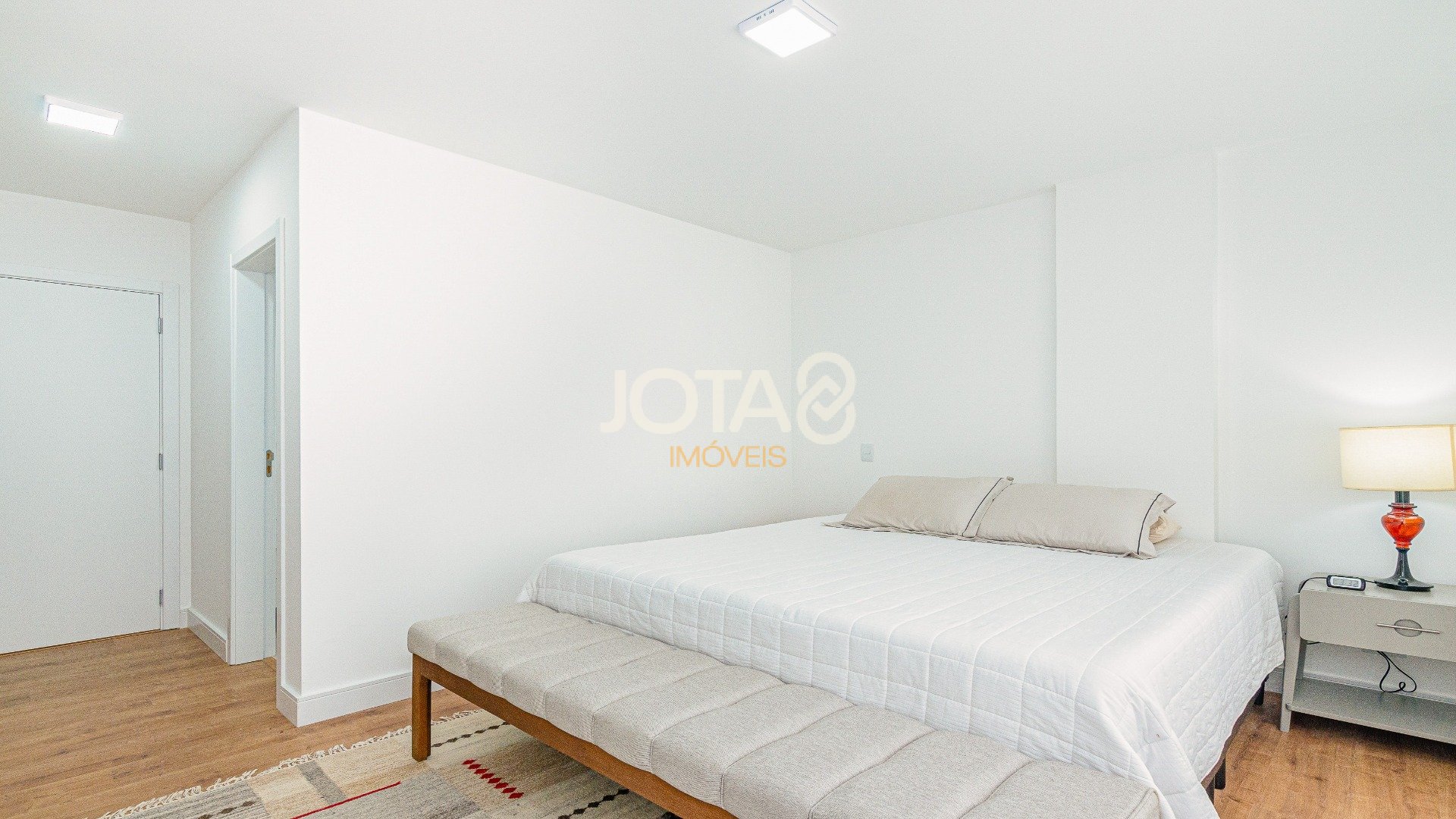 APARTAMENTO  3 QUARTOS, NO BATEL,  SEMI MOBILIADO