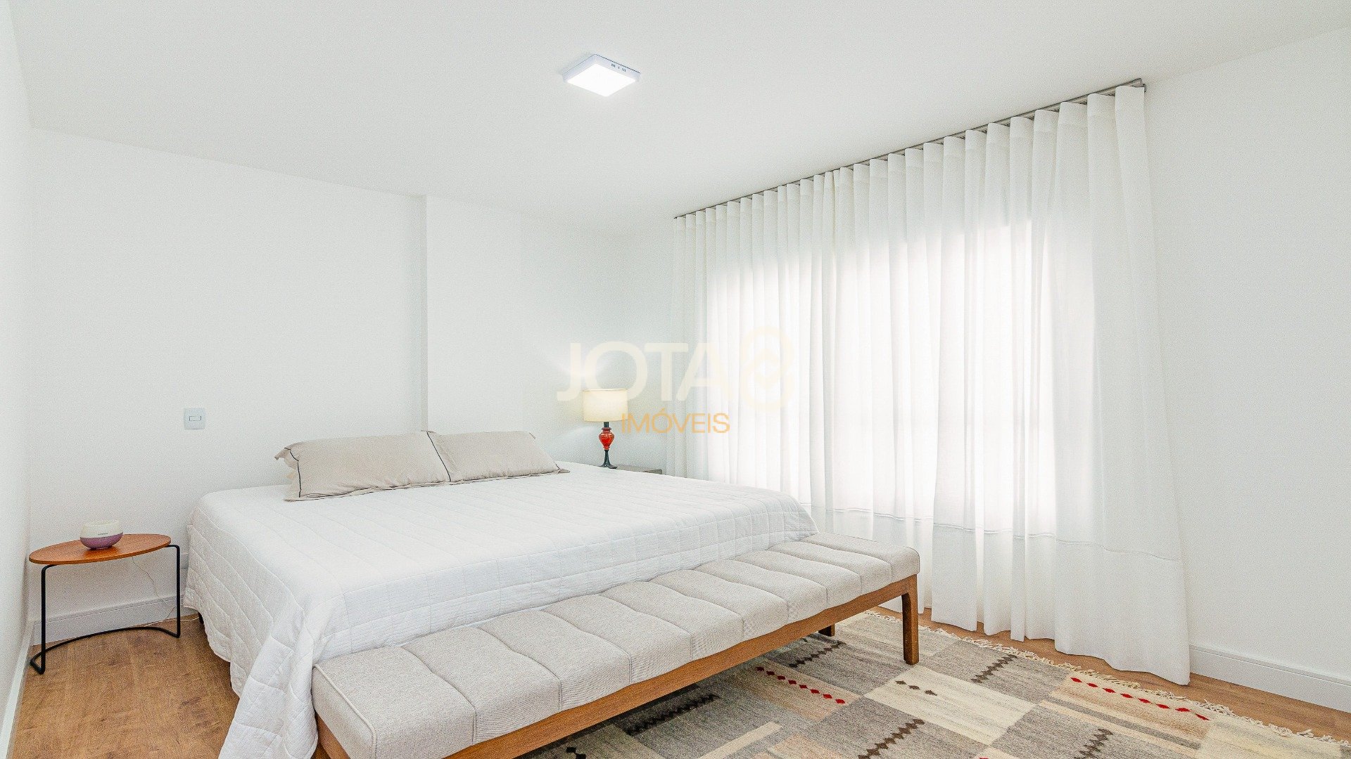 APARTAMENTO  3 QUARTOS, NO BATEL,  SEMI MOBILIADO