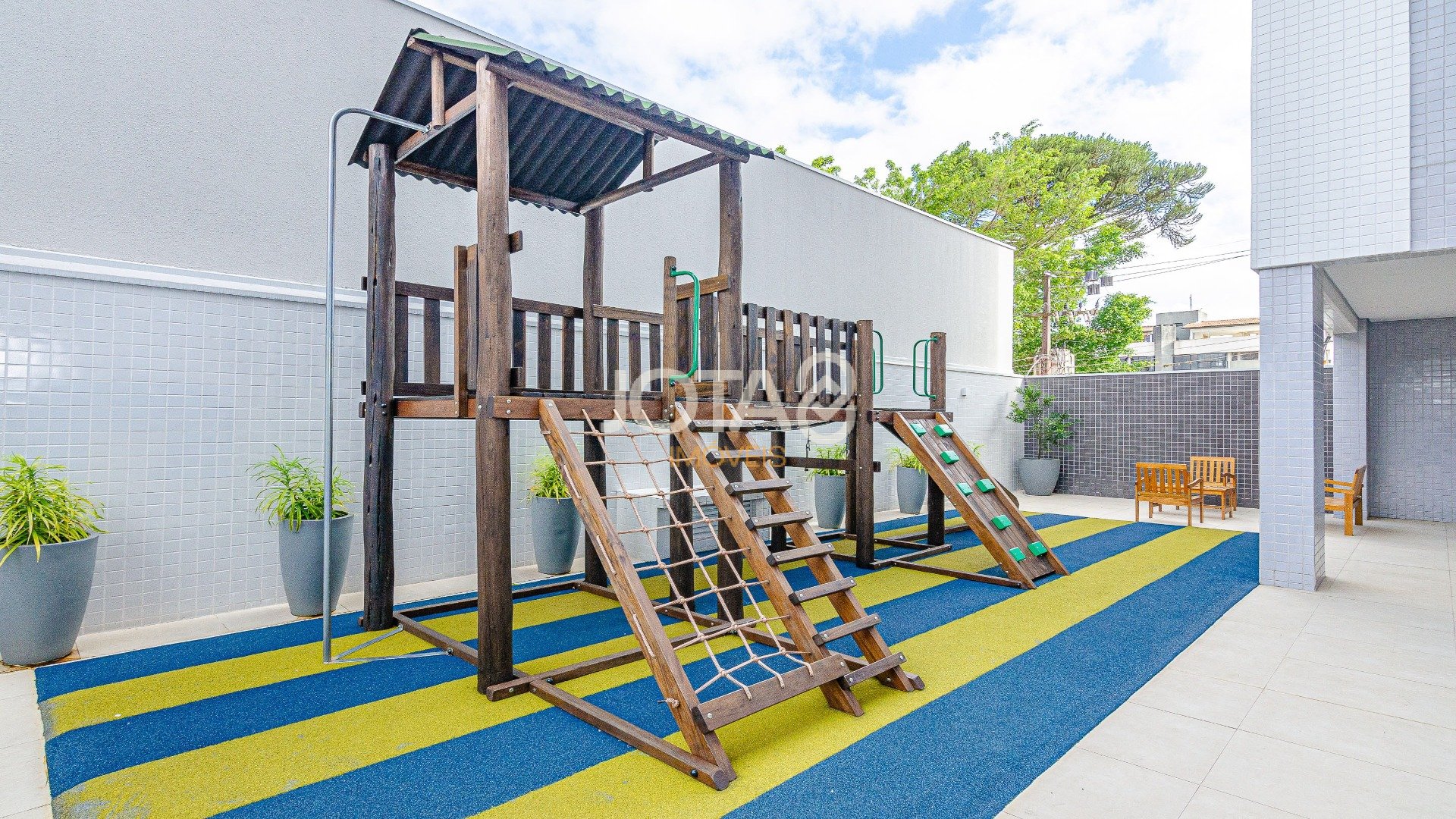 APARTAMENTO  3 QUARTOS, NO BATEL,  SEMI MOBILIADO
