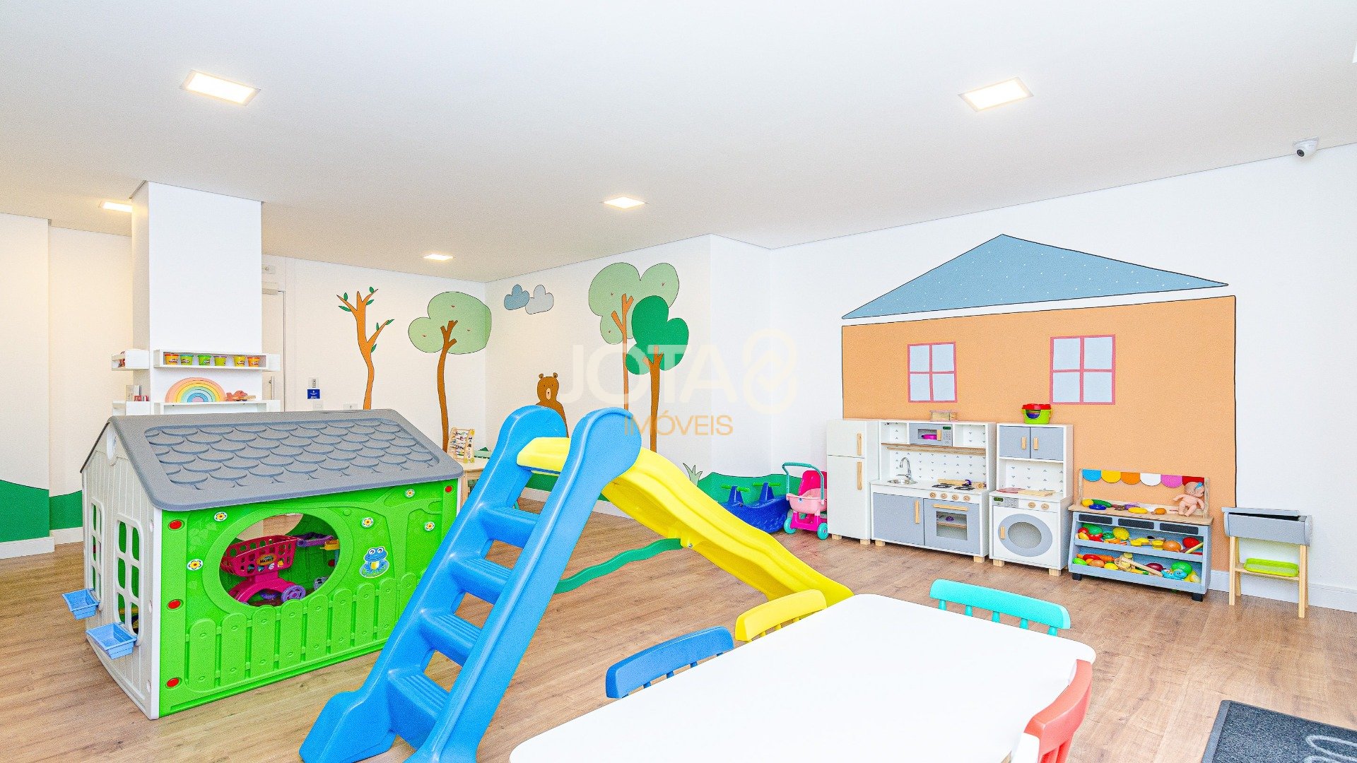 APARTAMENTO  3 QUARTOS, NO BATEL,  SEMI MOBILIADO
