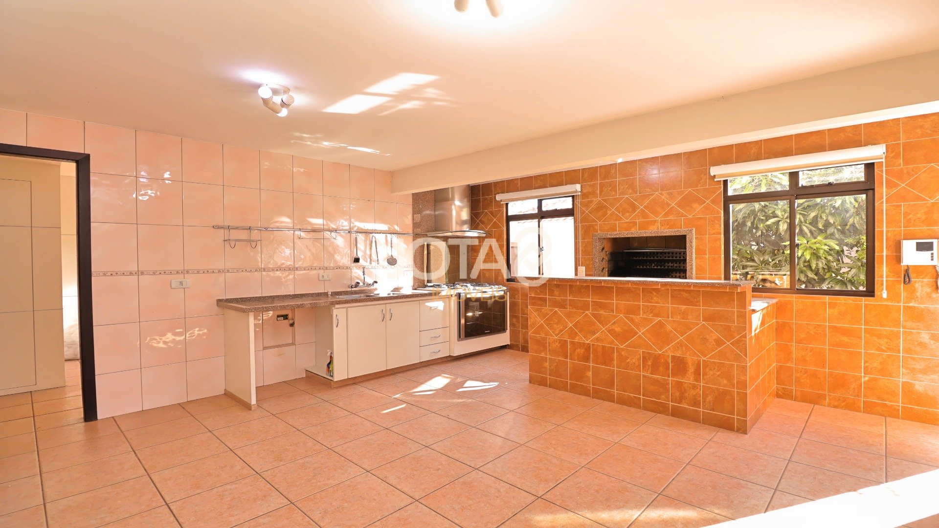 LINDA CASA DENTRO DO PARQUE BARIGUI - J8