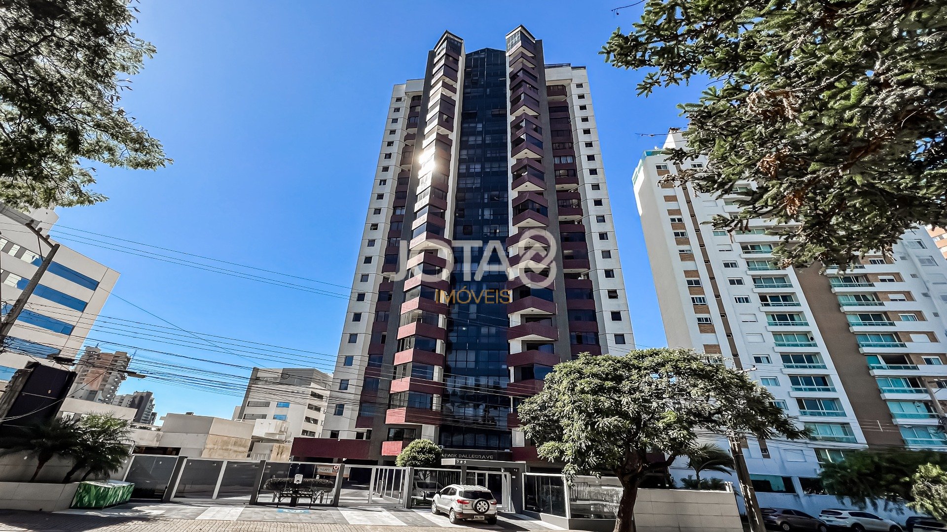 LINDO APARTAMENTO 3 QUARTOS 2 VAGAS AO LADO DO CLUBE CURITIBANO