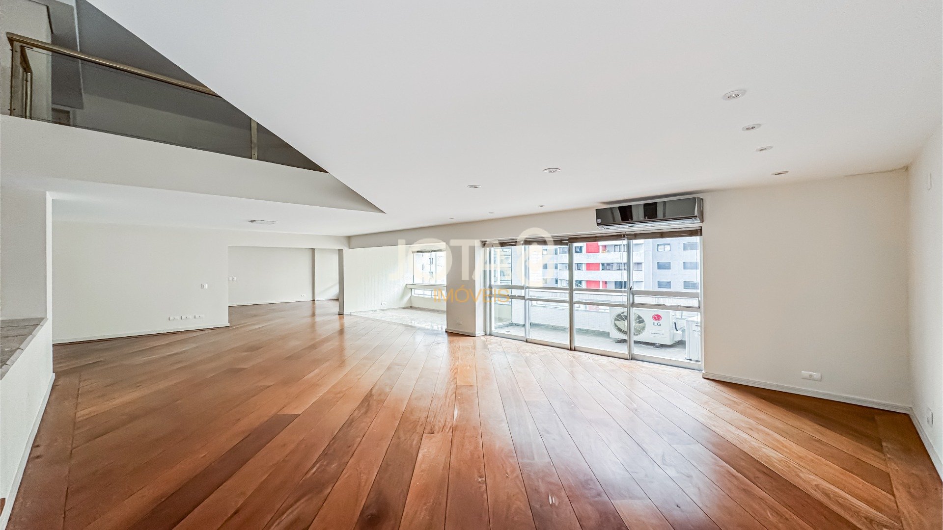 Foto de destaque Duplex com 350m2 no coração do batel