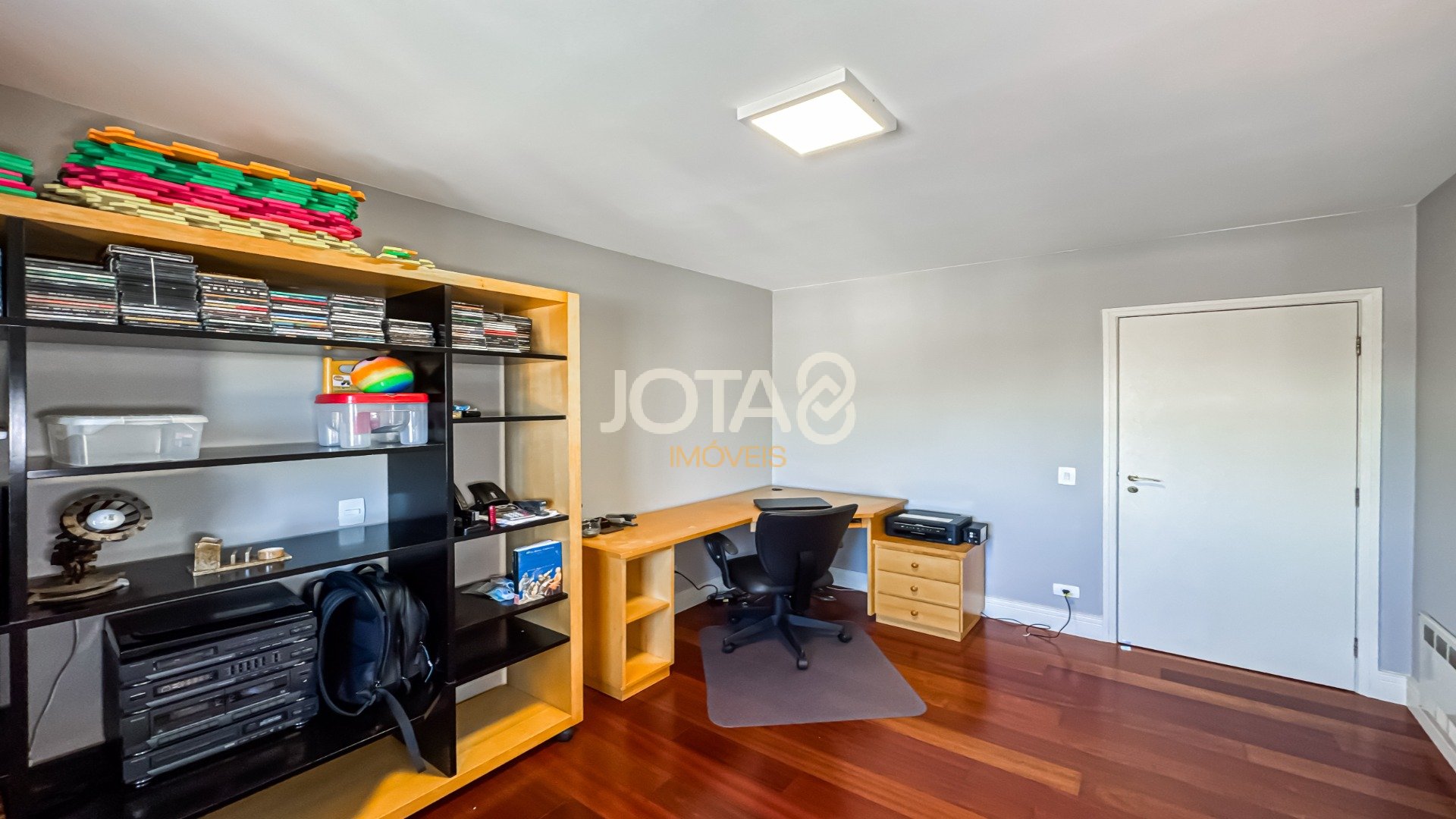 APARTAMENTO COM 4 DORMITÓRIOS NO BATEL