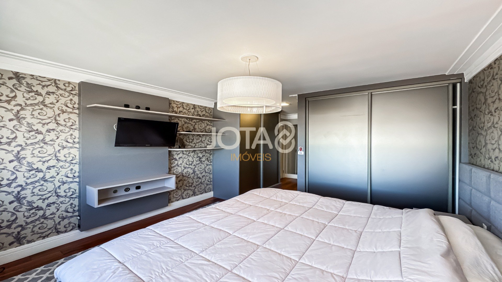 APARTAMENTO COM 4 DORMITÓRIOS NO BATEL