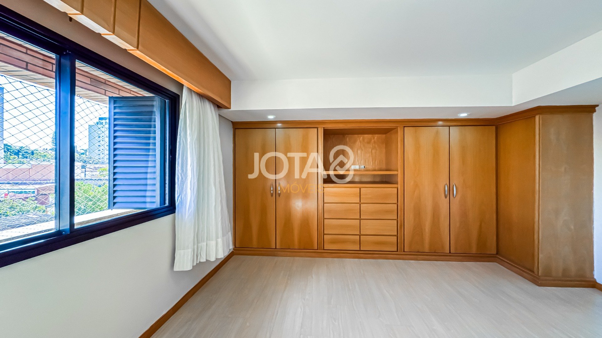 APARTAMENTO DE 3 QUARTOS NO BATEL