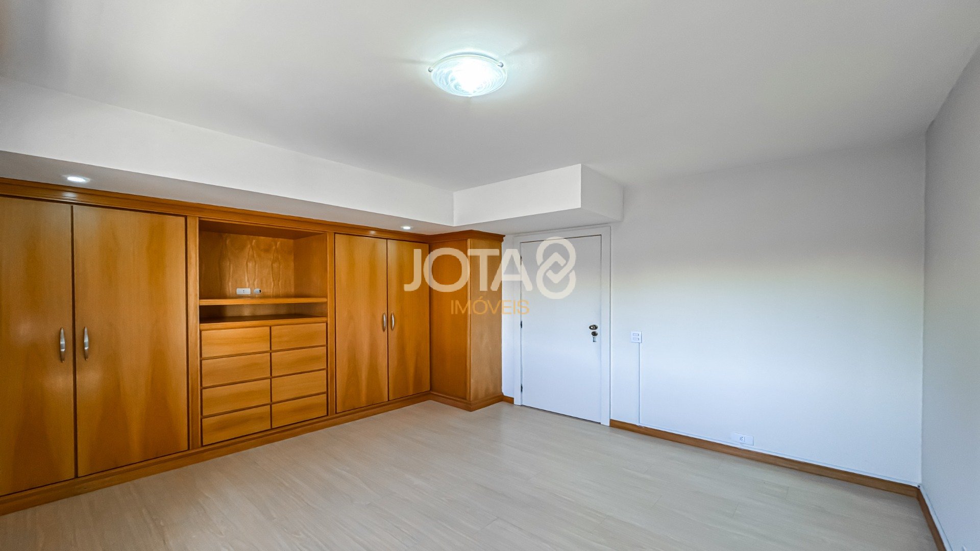 APARTAMENTO DE 3 QUARTOS NO BATEL