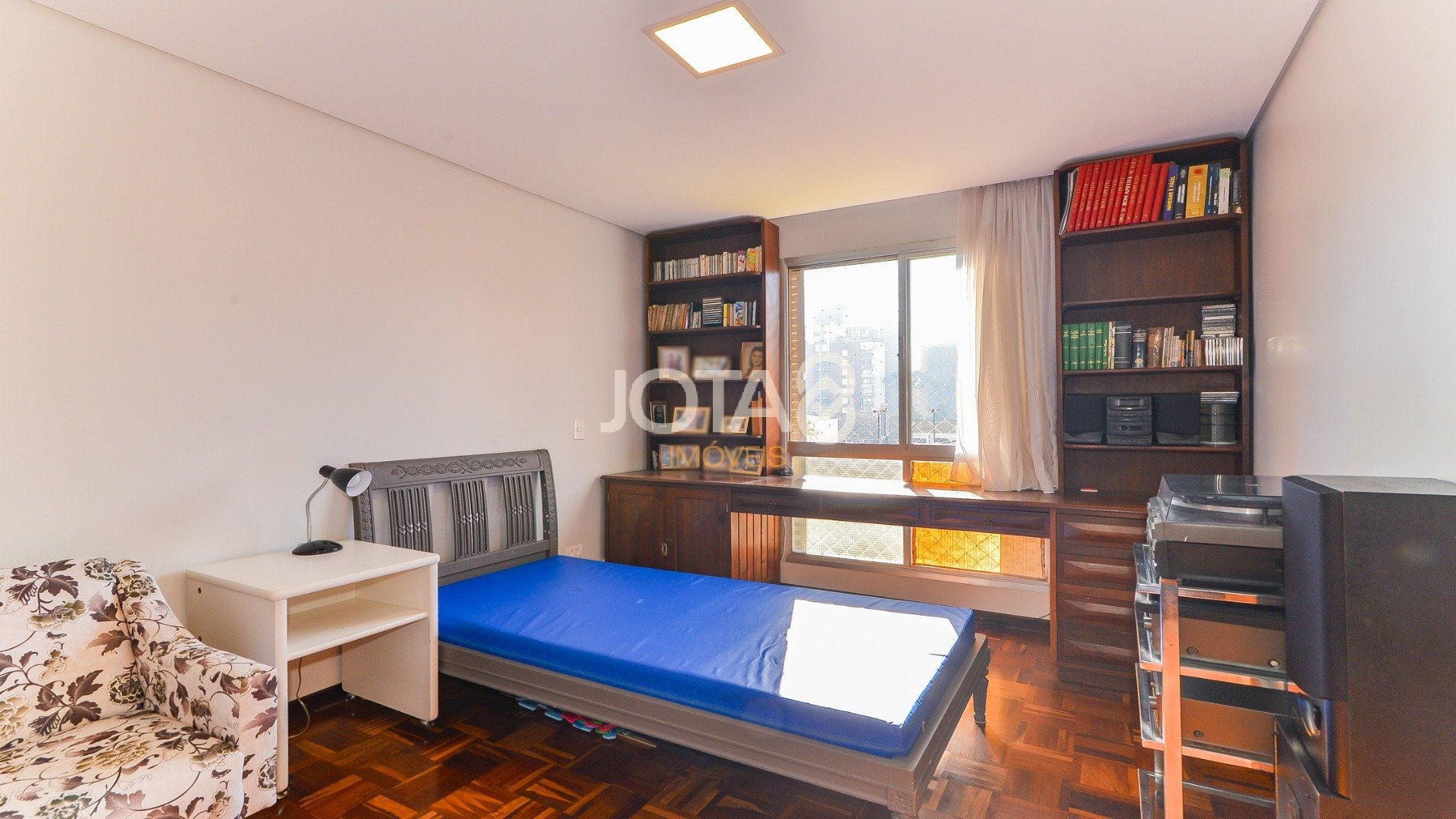 APARTAMENTO BIGORRILHO 3 DORMITÓRIOS E 2 VAGAS