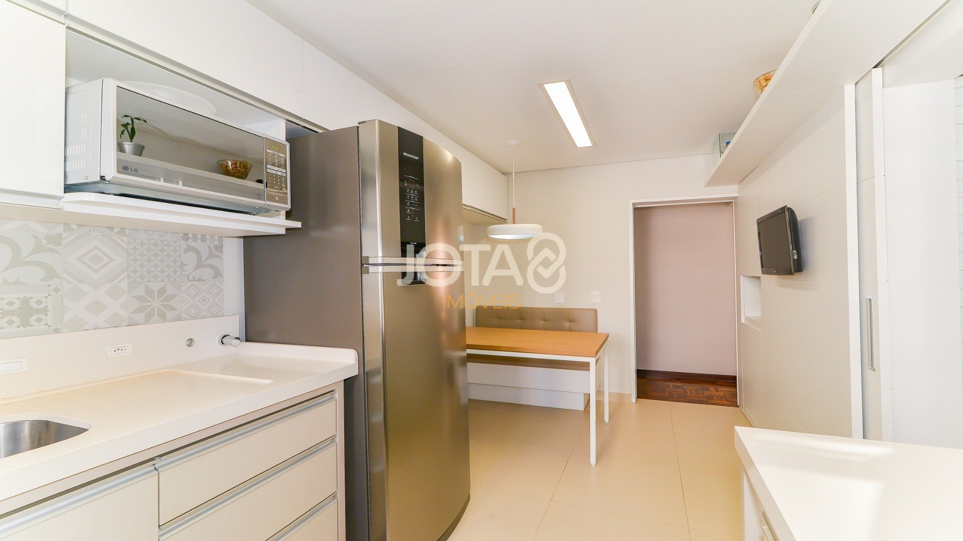 APARTAMENTO BIGORRILHO 3 DORMITÓRIOS E 2 VAGAS