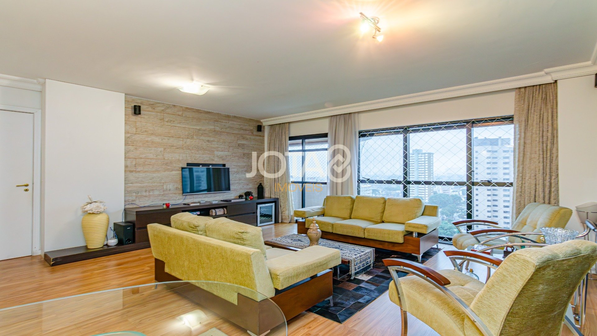 APARTAMENTO COM 3 SUÍTES E 2 VAGAS NO ÁGUA VERDE