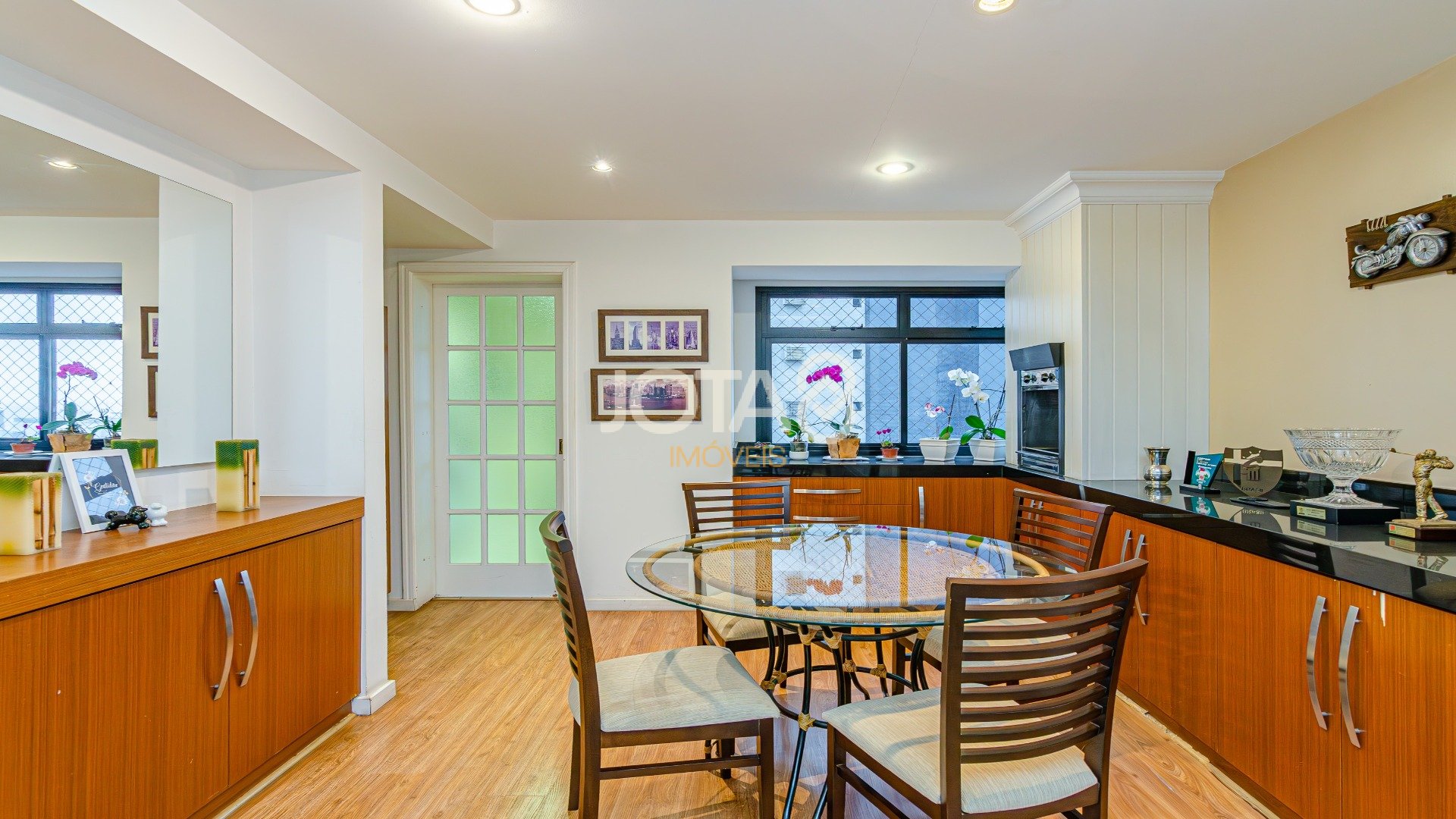 APARTAMENTO COM 3 SUÍTES E 2 VAGAS NO ÁGUA VERDE