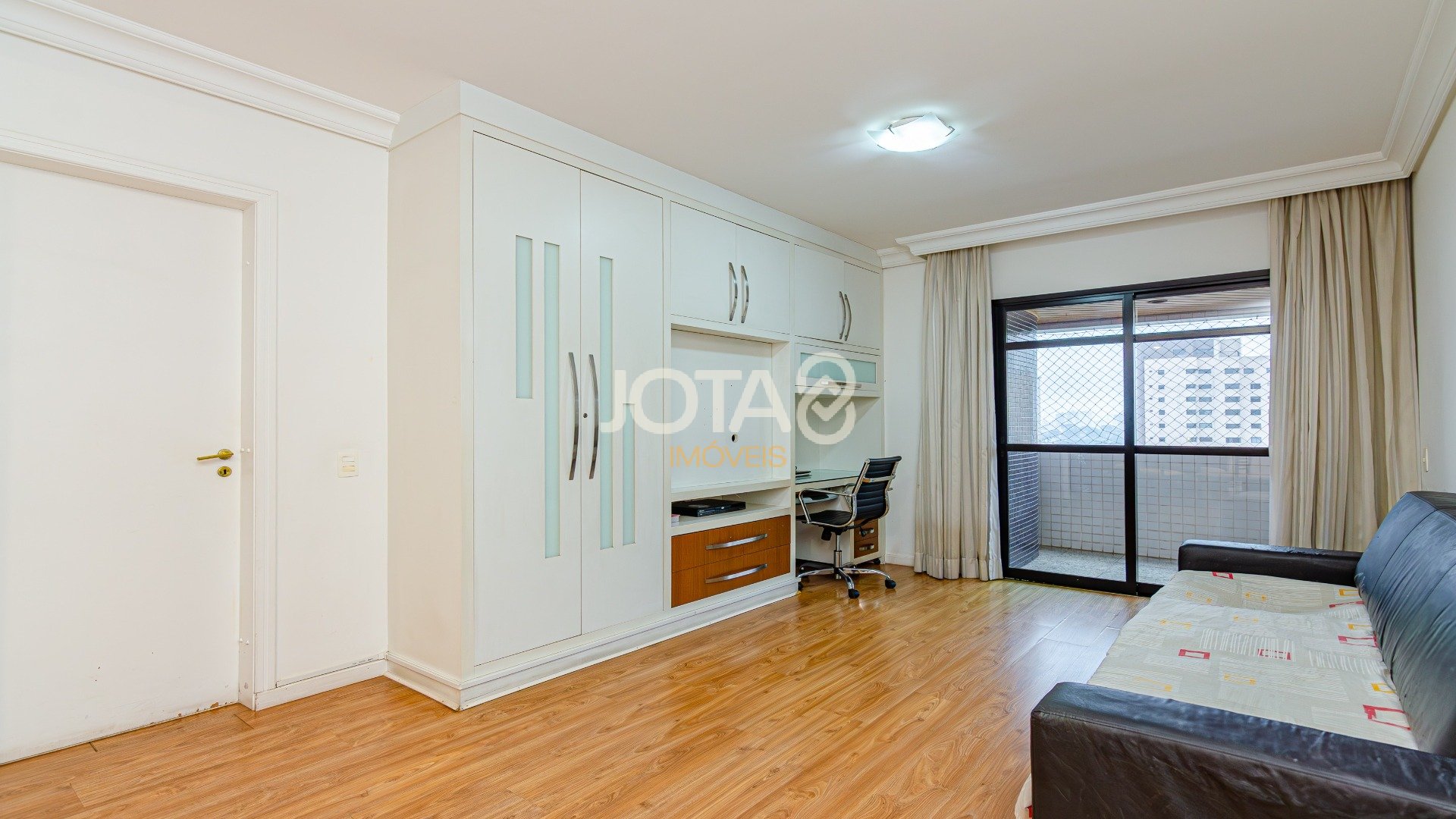 APARTAMENTO COM 3 SUÍTES E 2 VAGAS NO ÁGUA VERDE