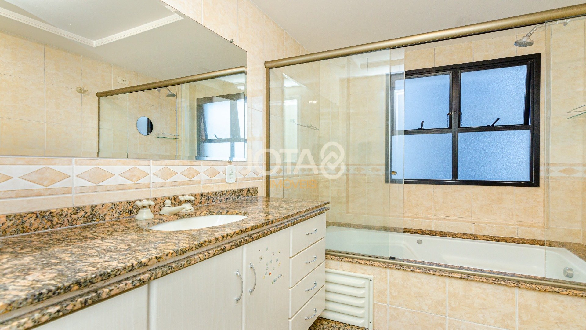 APARTAMENTO COM 3 SUÍTES E 2 VAGAS NO ÁGUA VERDE