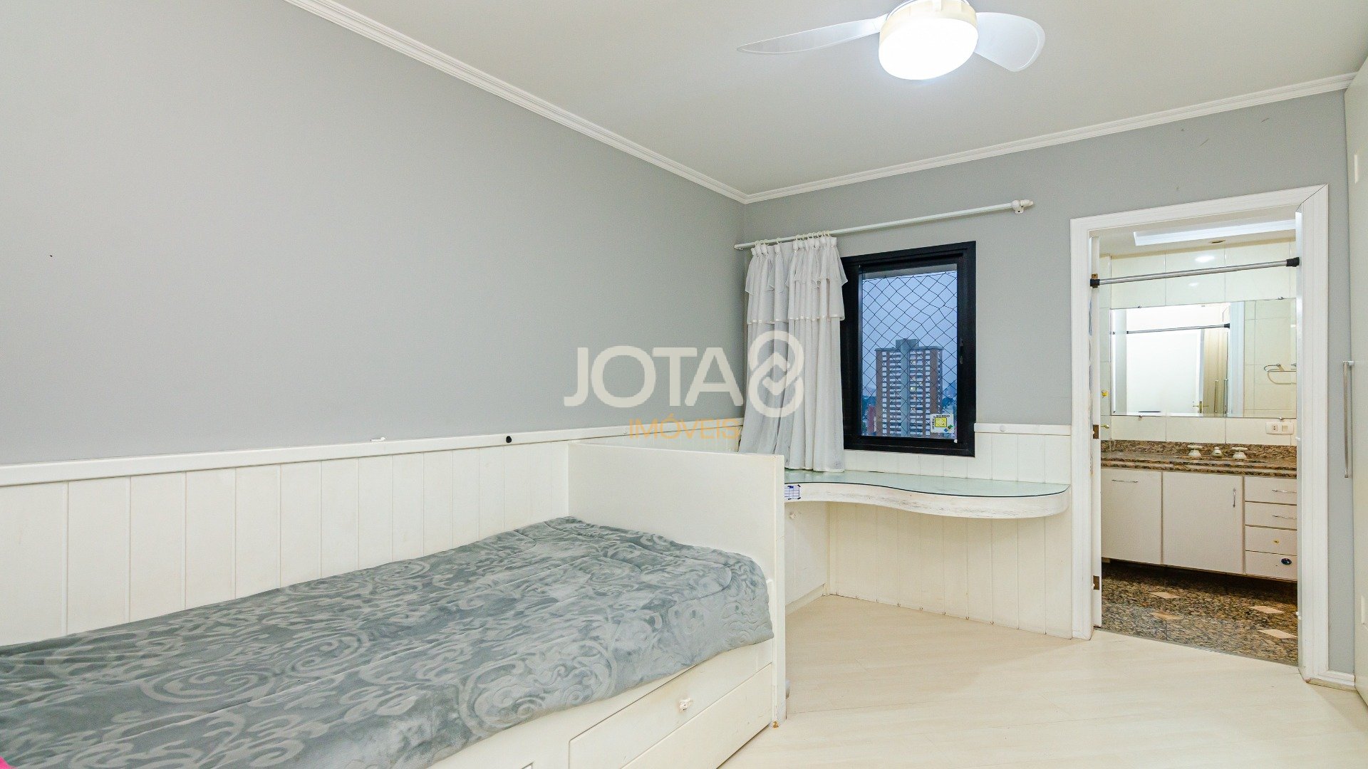 APARTAMENTO COM 3 SUÍTES E 2 VAGAS NO ÁGUA VERDE