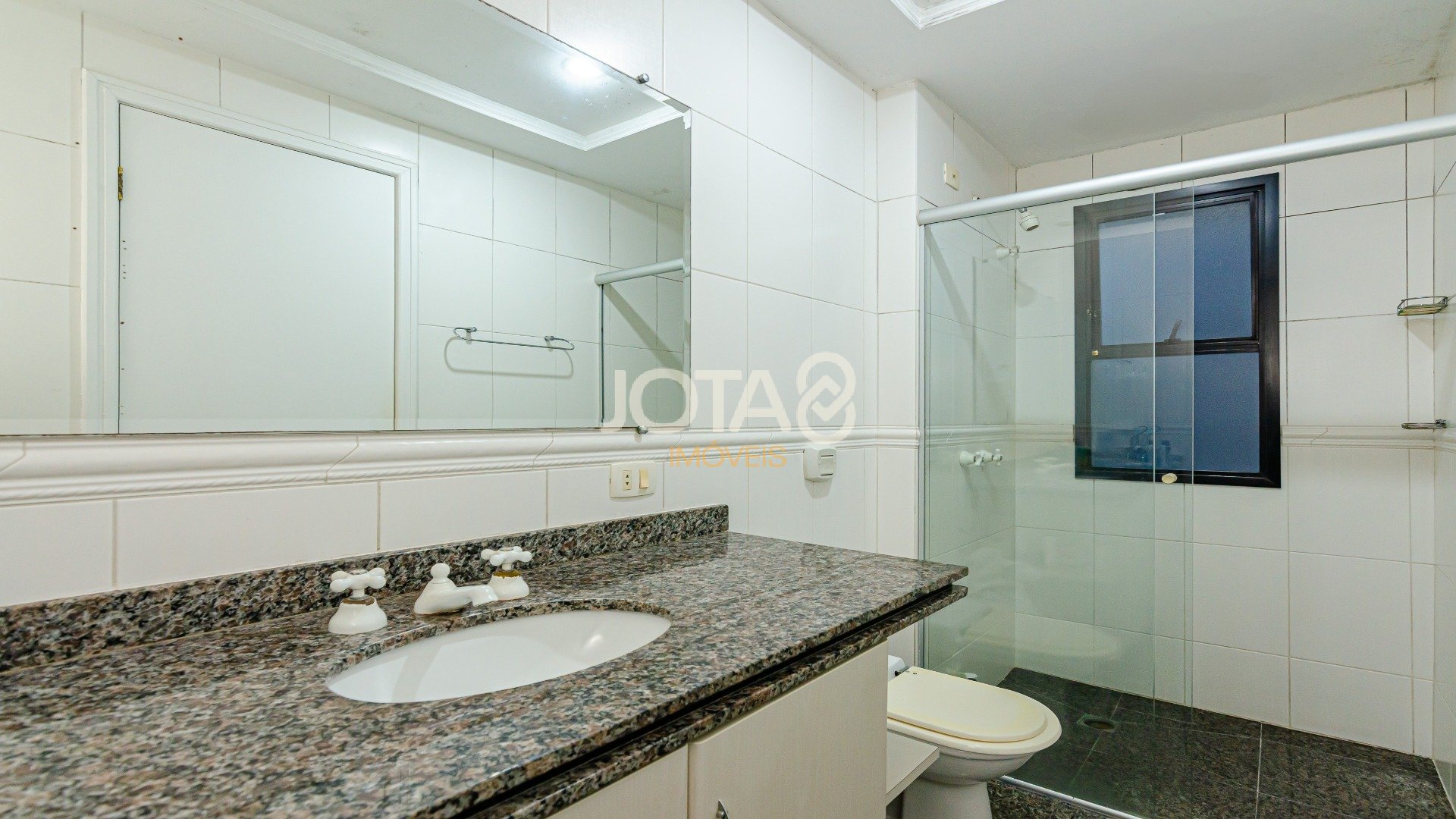 APARTAMENTO COM 3 SUÍTES E 2 VAGAS NO ÁGUA VERDE