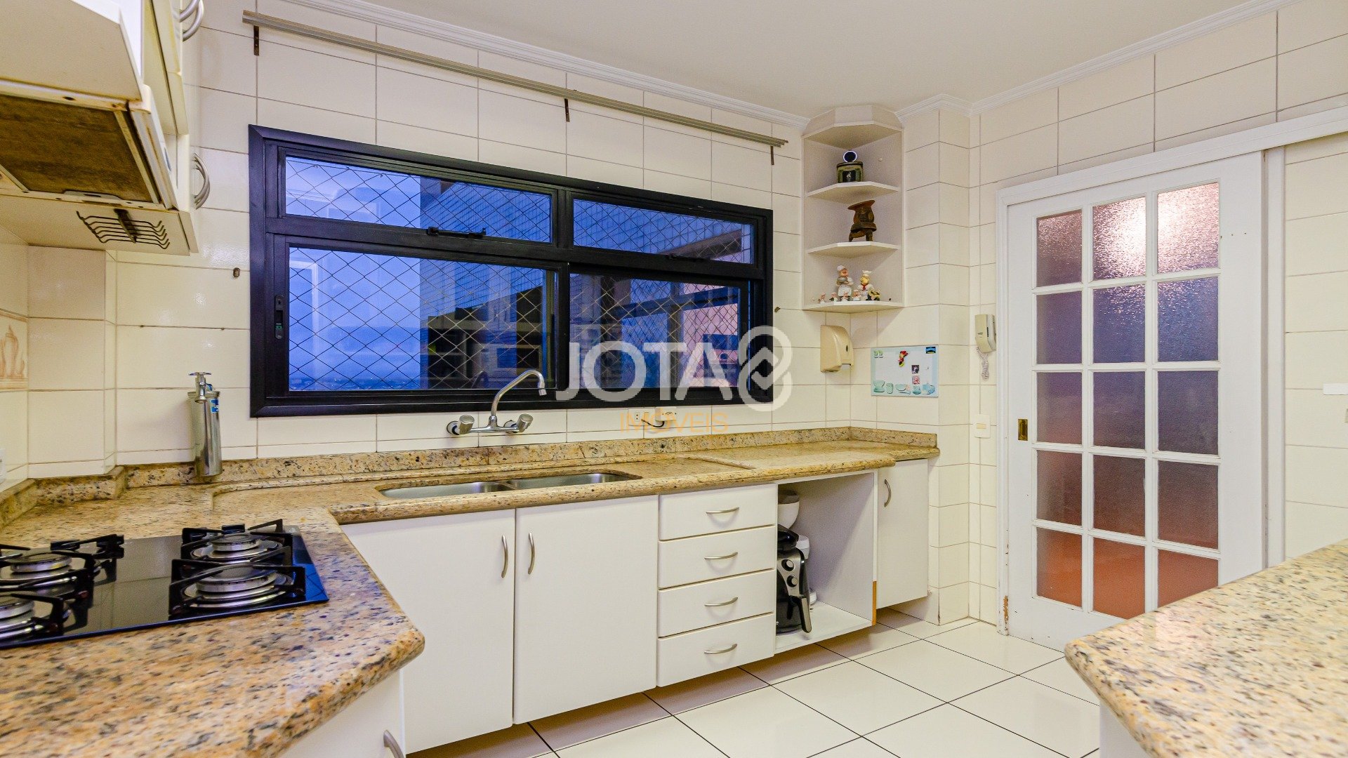 APARTAMENTO COM 3 SUÍTES E 2 VAGAS NO ÁGUA VERDE