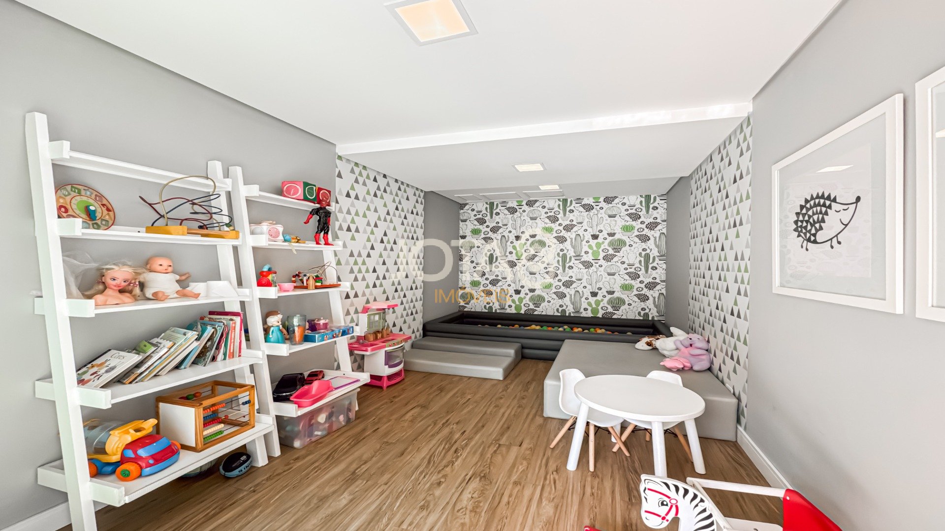 APARTAMENTO DECORADO E COM 3 QUARTOS EM CONDOMÍNIO CLUBE NO ECOVILLE!