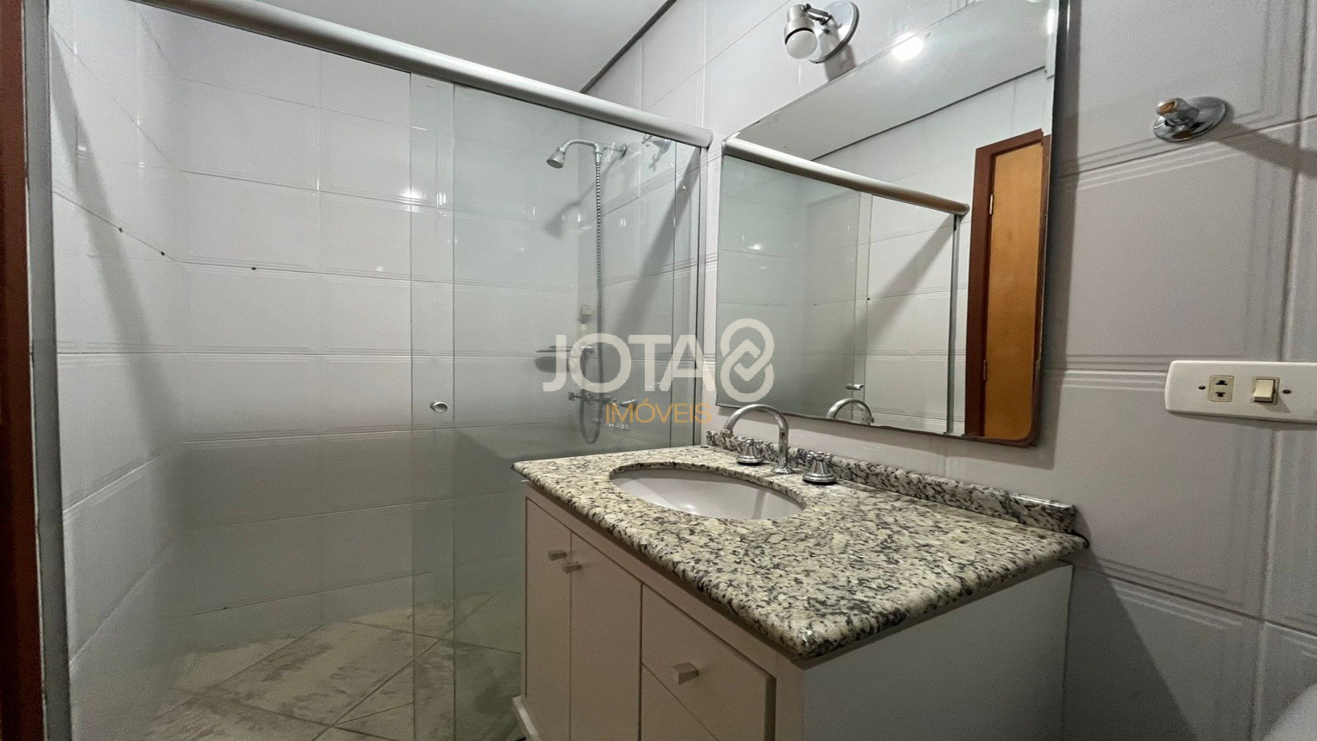 APARTAMENTO 2 QUARTOS NO MELHOR DO BATEL