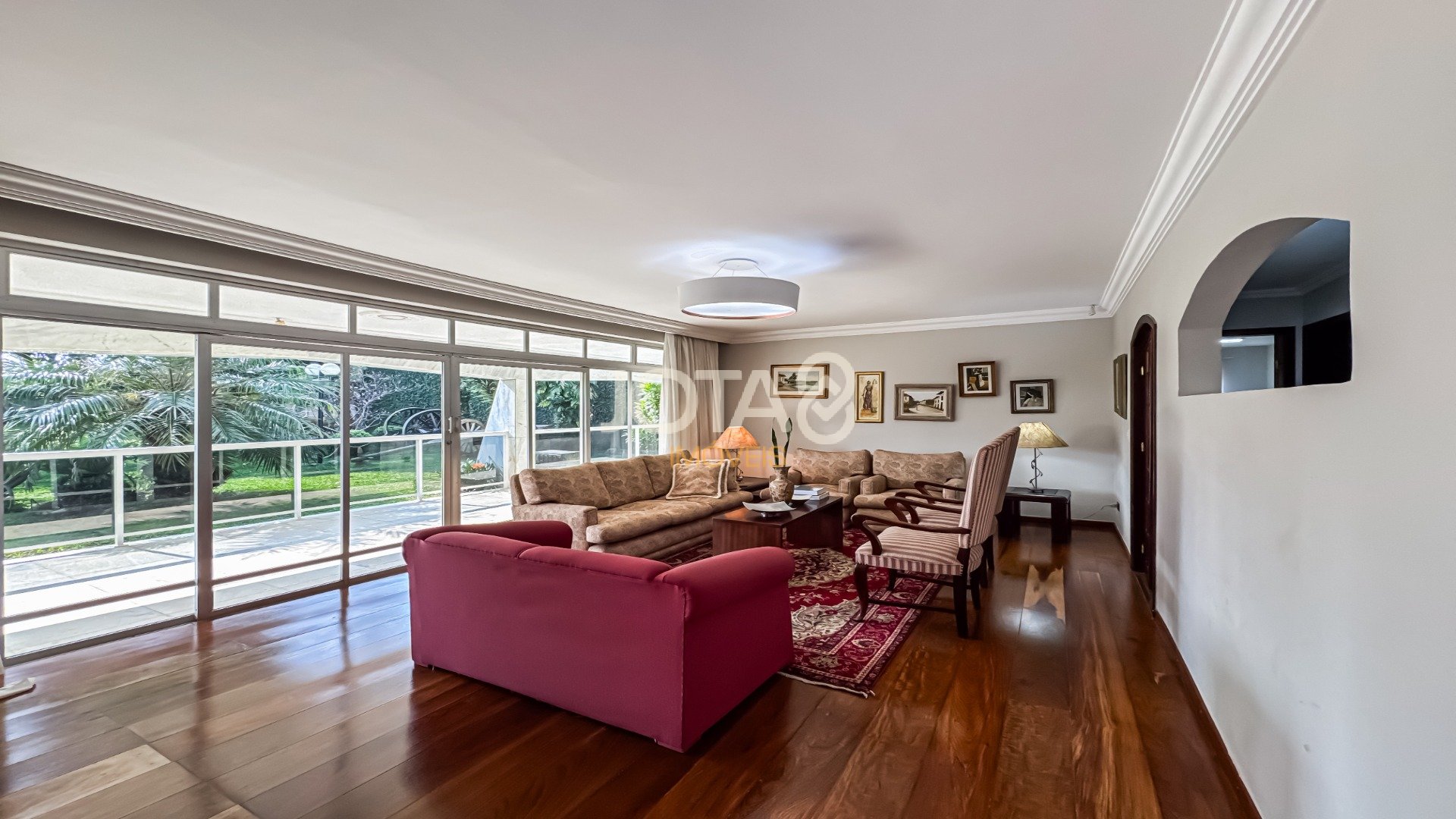 CASA COM AMPLO TERRENO NO PILARZINHO
