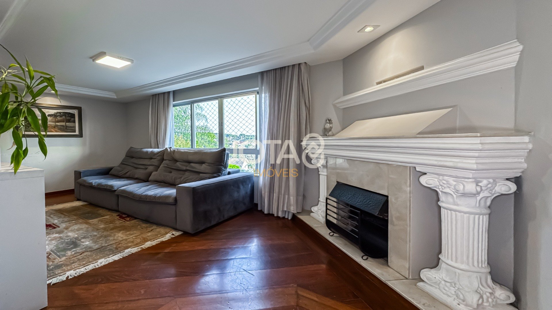 CASA COM AMPLO TERRENO NO PILARZINHO