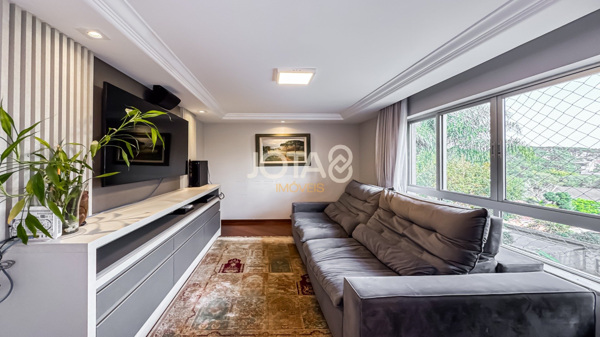 CASA COM AMPLO TERRENO NO PILARZINHO
