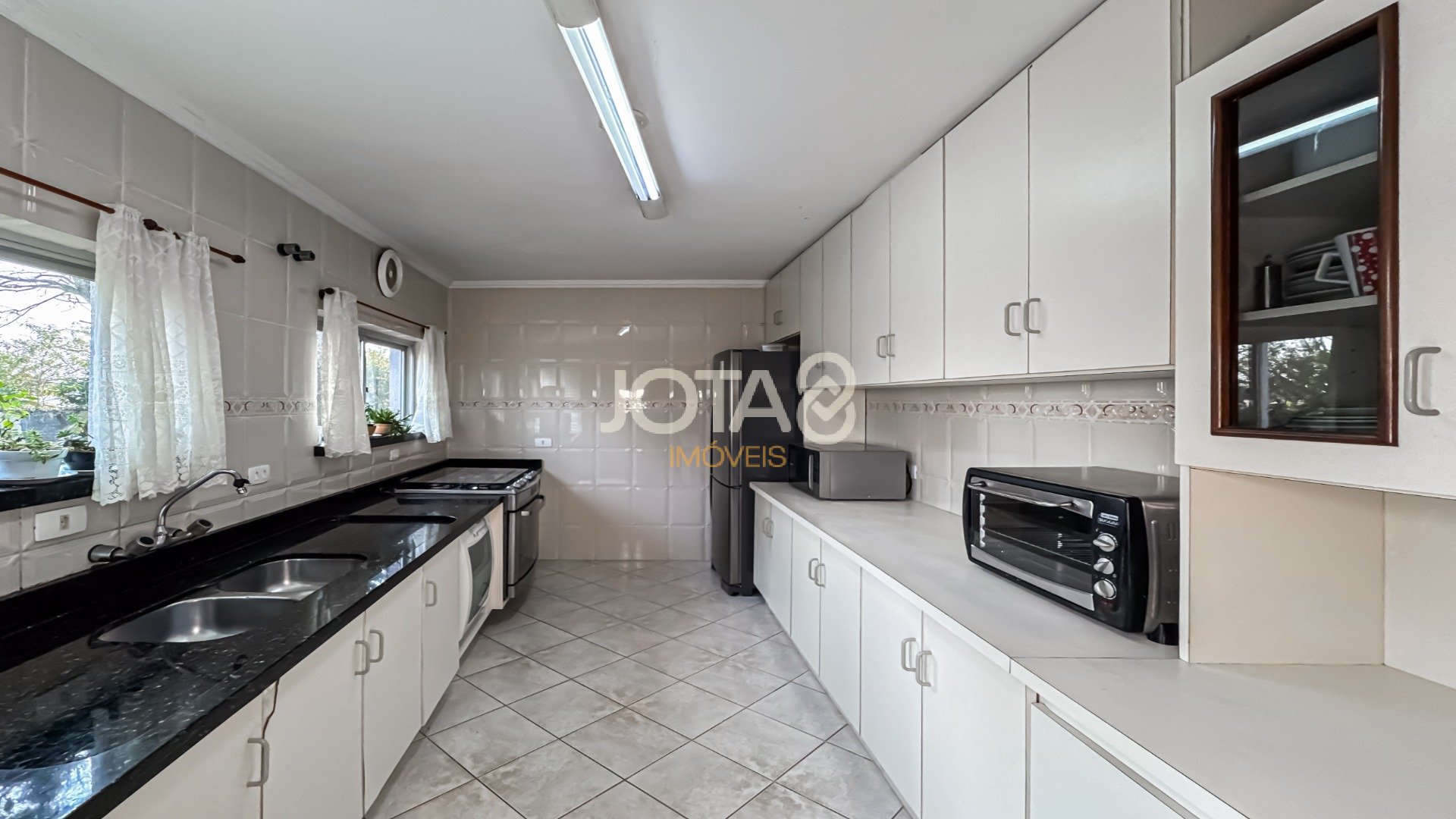 CASA COM AMPLO TERRENO NO PILARZINHO
