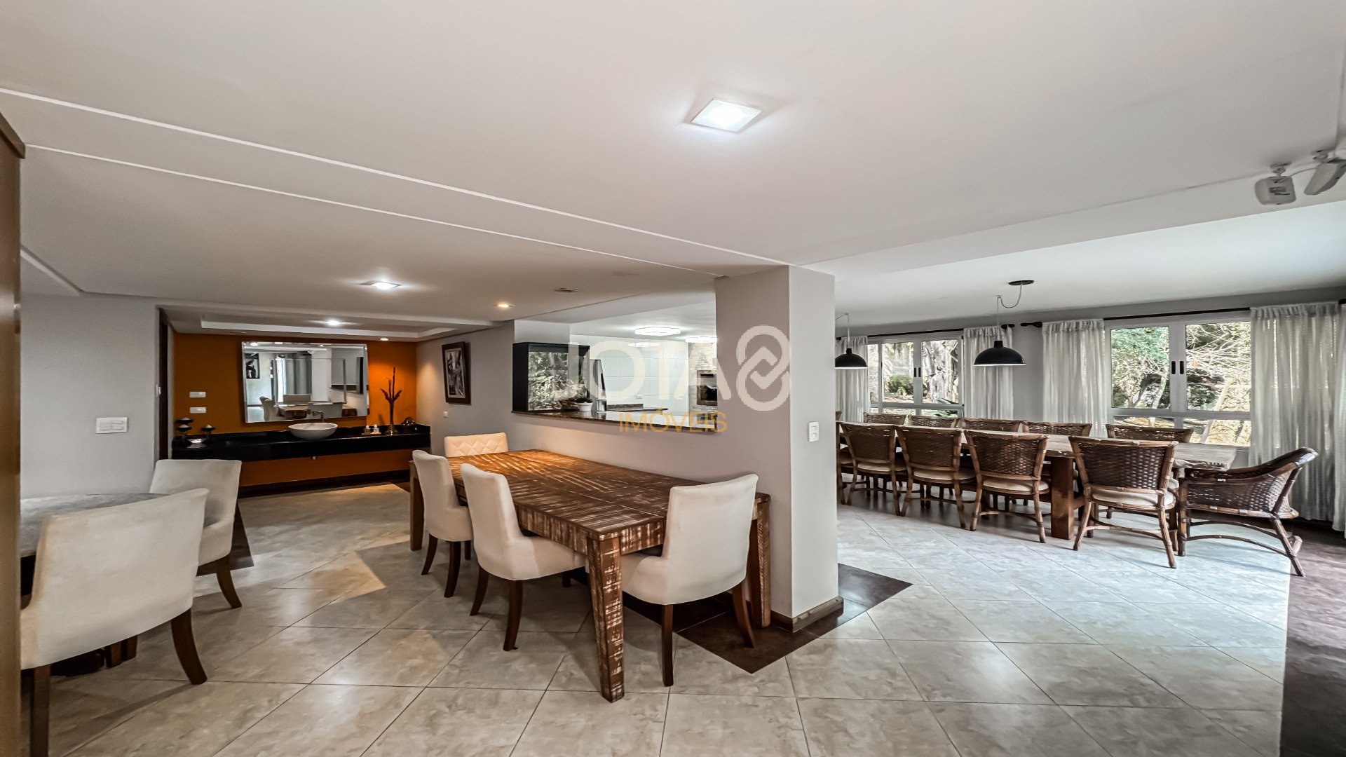 CASA COM AMPLO TERRENO NO PILARZINHO