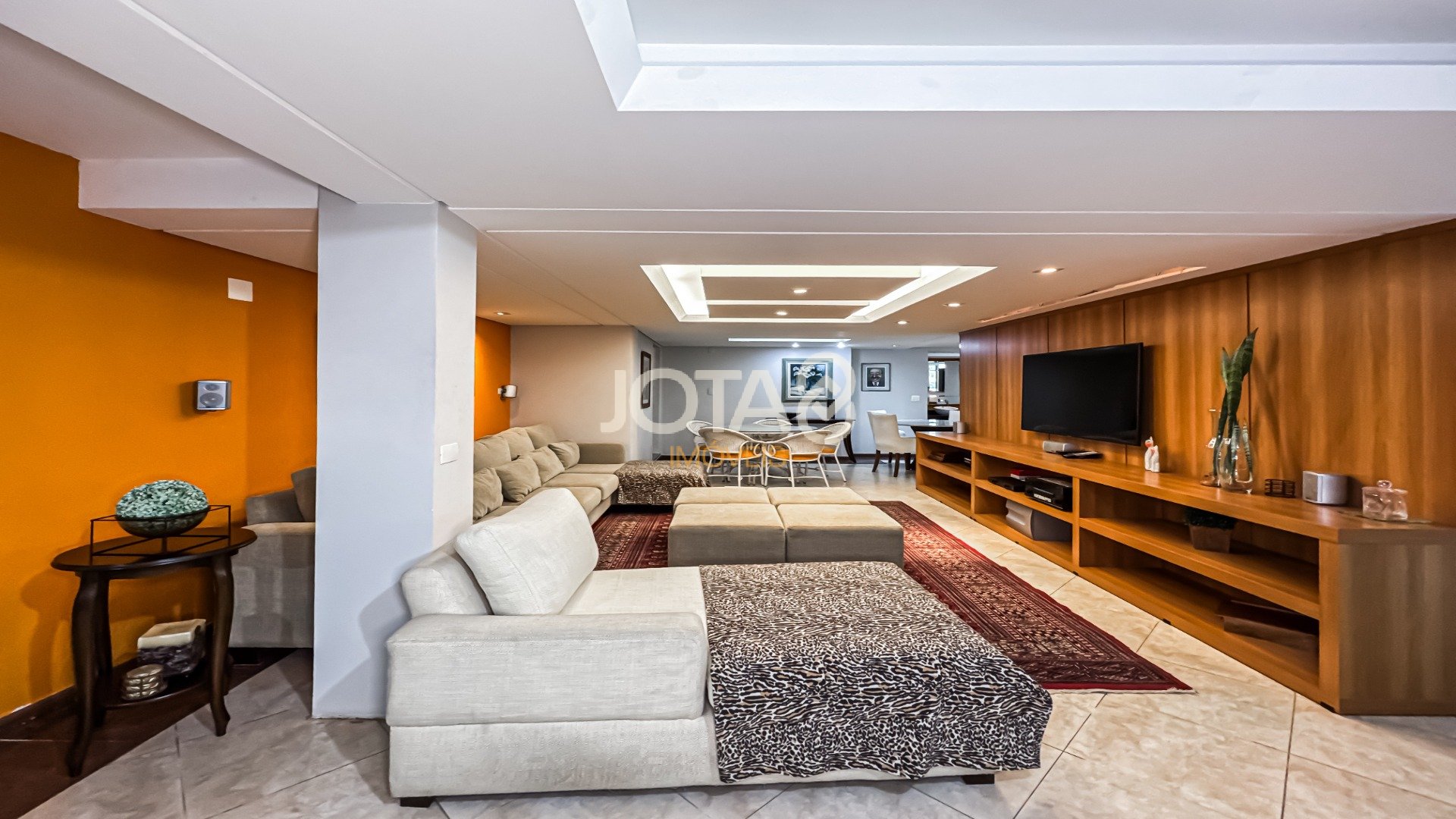 CASA COM AMPLO TERRENO NO PILARZINHO